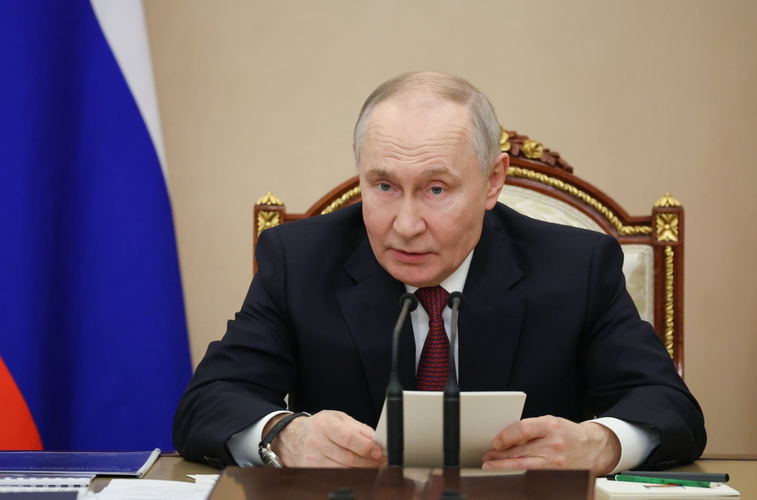 Prezydent Rosji Władimir Putin na Kremlu. (fot. PAP/EPA/VYACHESLAV PROKOFYEV / SPUTNIK/KREMLIN POOL)