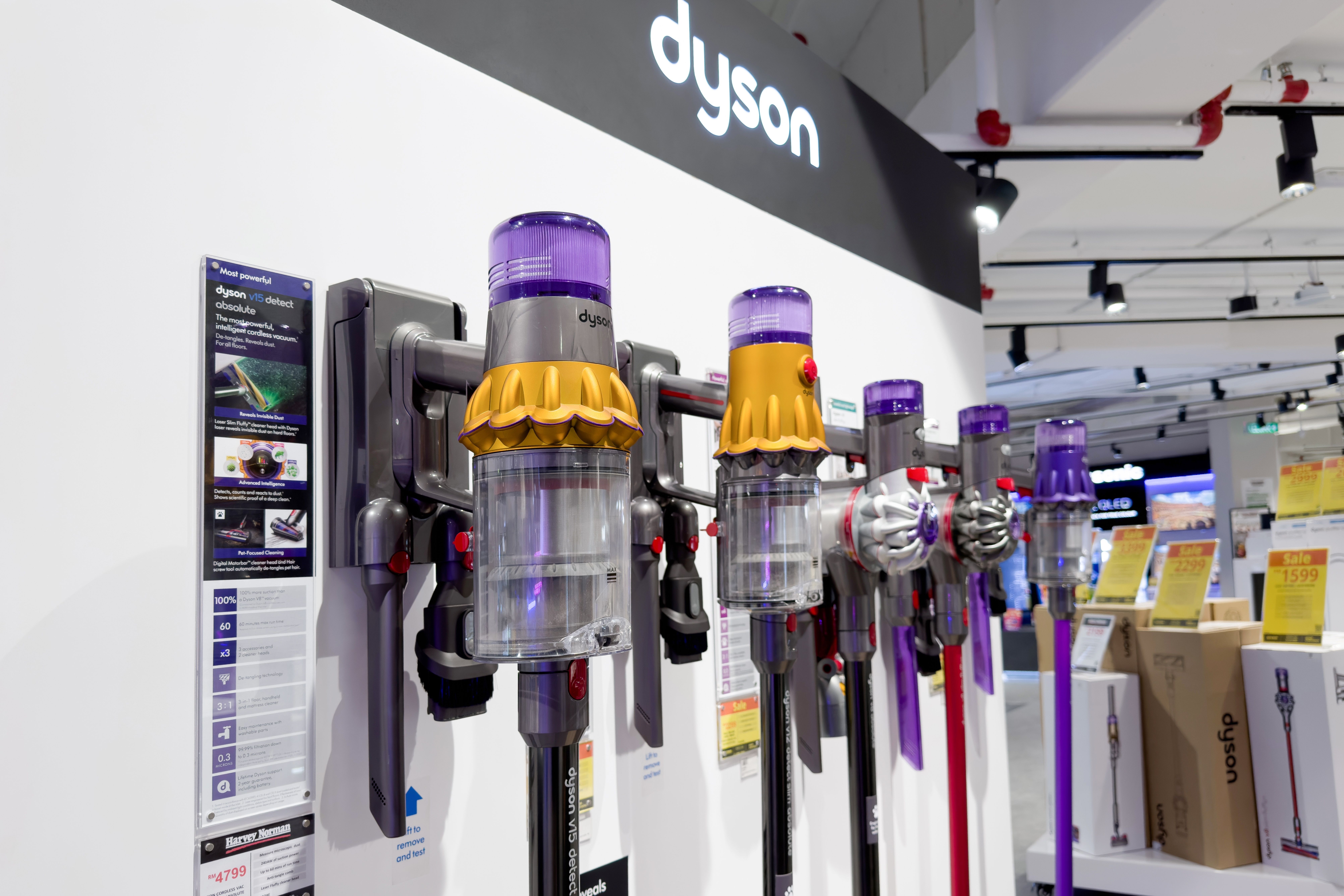 Penang,,Malaysia,-,Nov,22,,2022:,Dyson,V15,Detect,Absolute