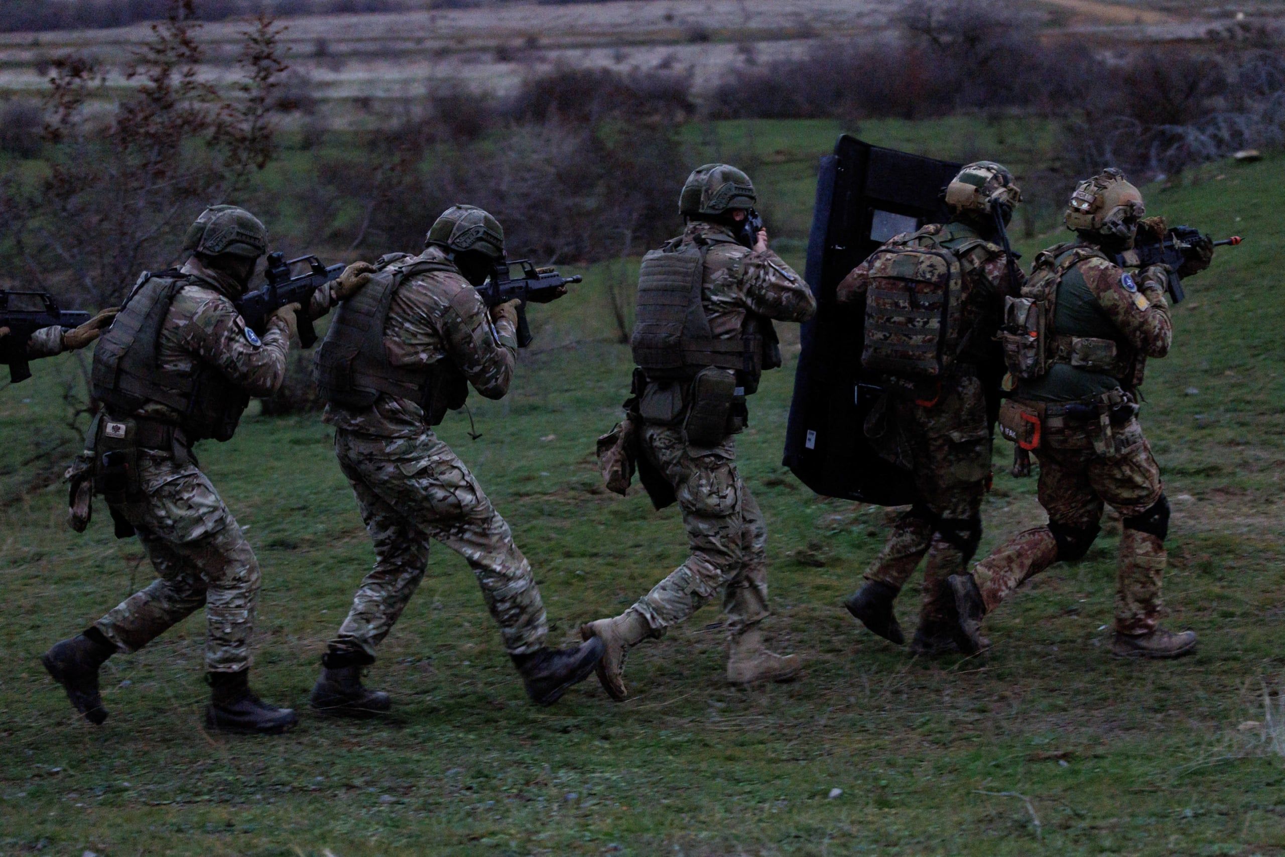 Żołnierze NATO podczas ćwiczeń wojskowych