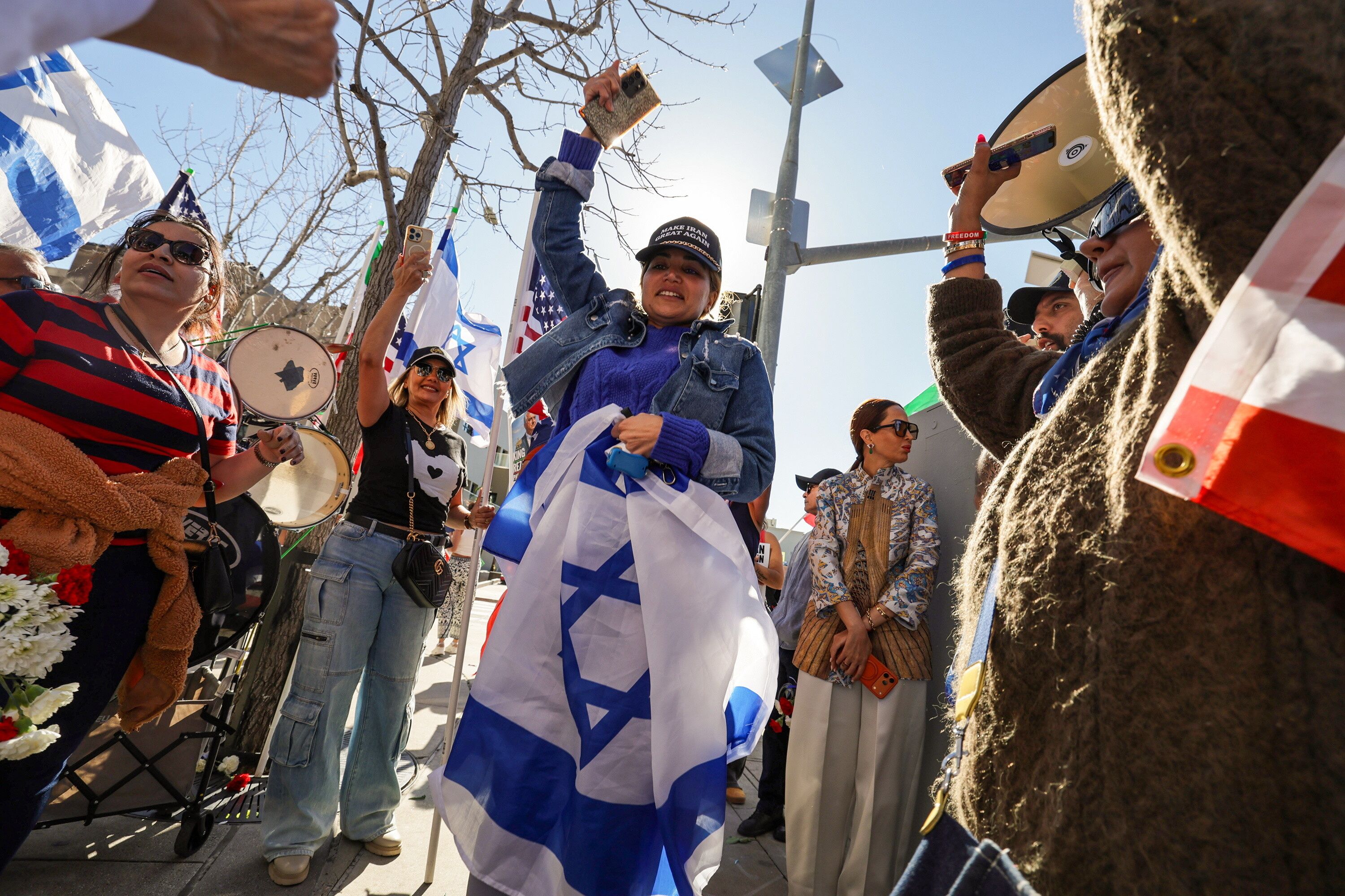 5 marca, Los Angeles. Demonstracja .irańskiej diaspory popierającej Izrael i Stany Zjednoczone.