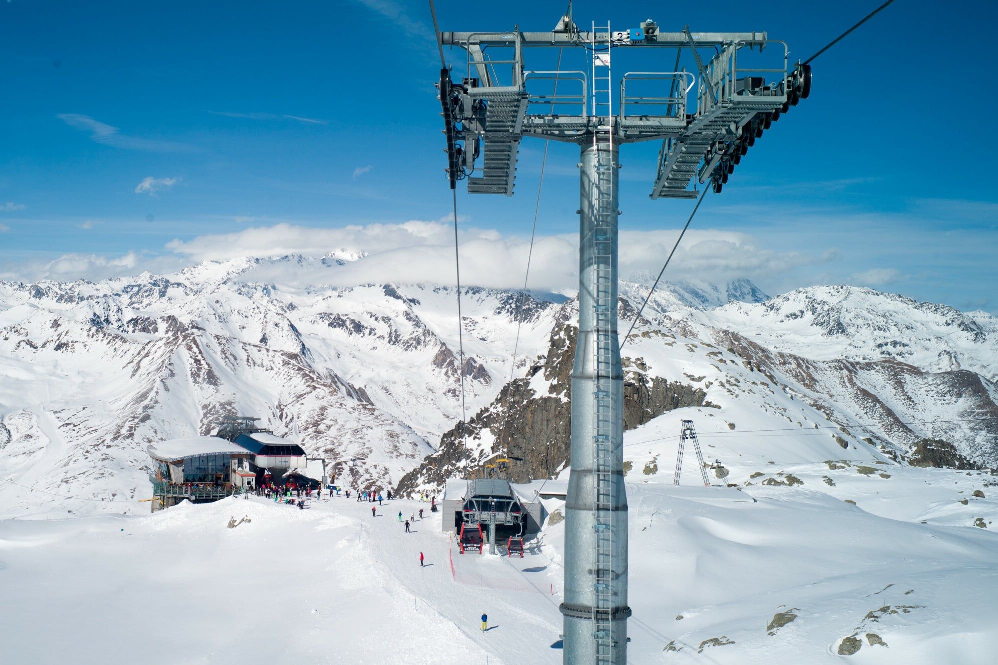 Passo Tonale, kolejka na lodowiec Presena.