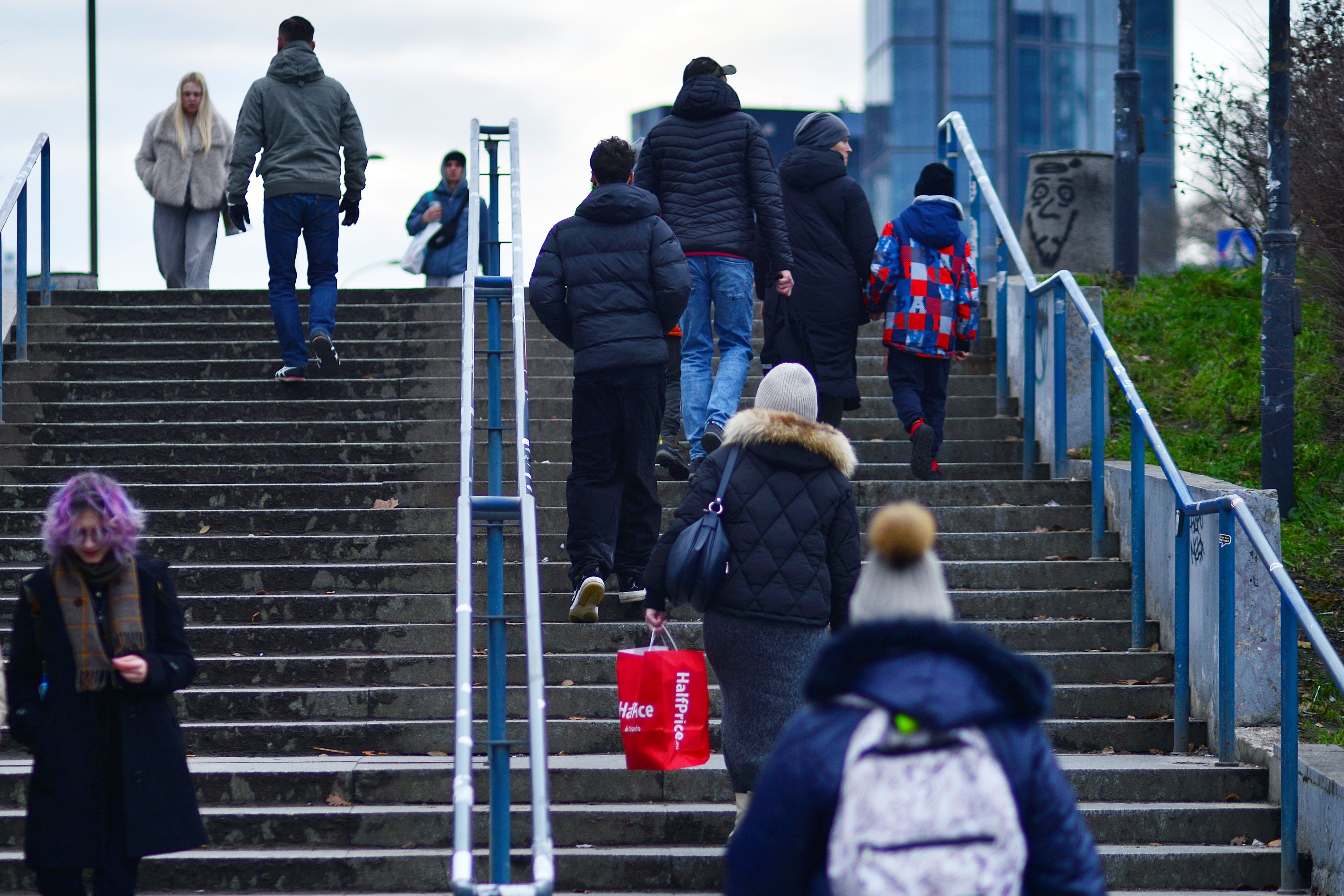 Polska jest wśród krajów najbardziej zagrożonych skutkami zamknięcia Cieśniny Ormuz – ostrzegają eksperci Allianz Trade