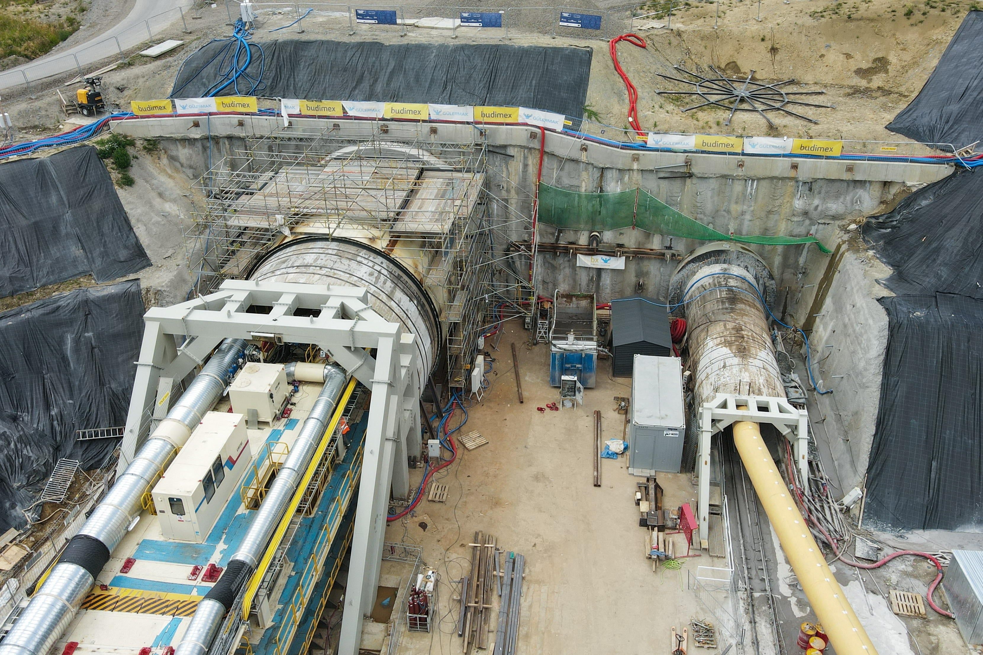 Budowa tunelu pod Pisarzową