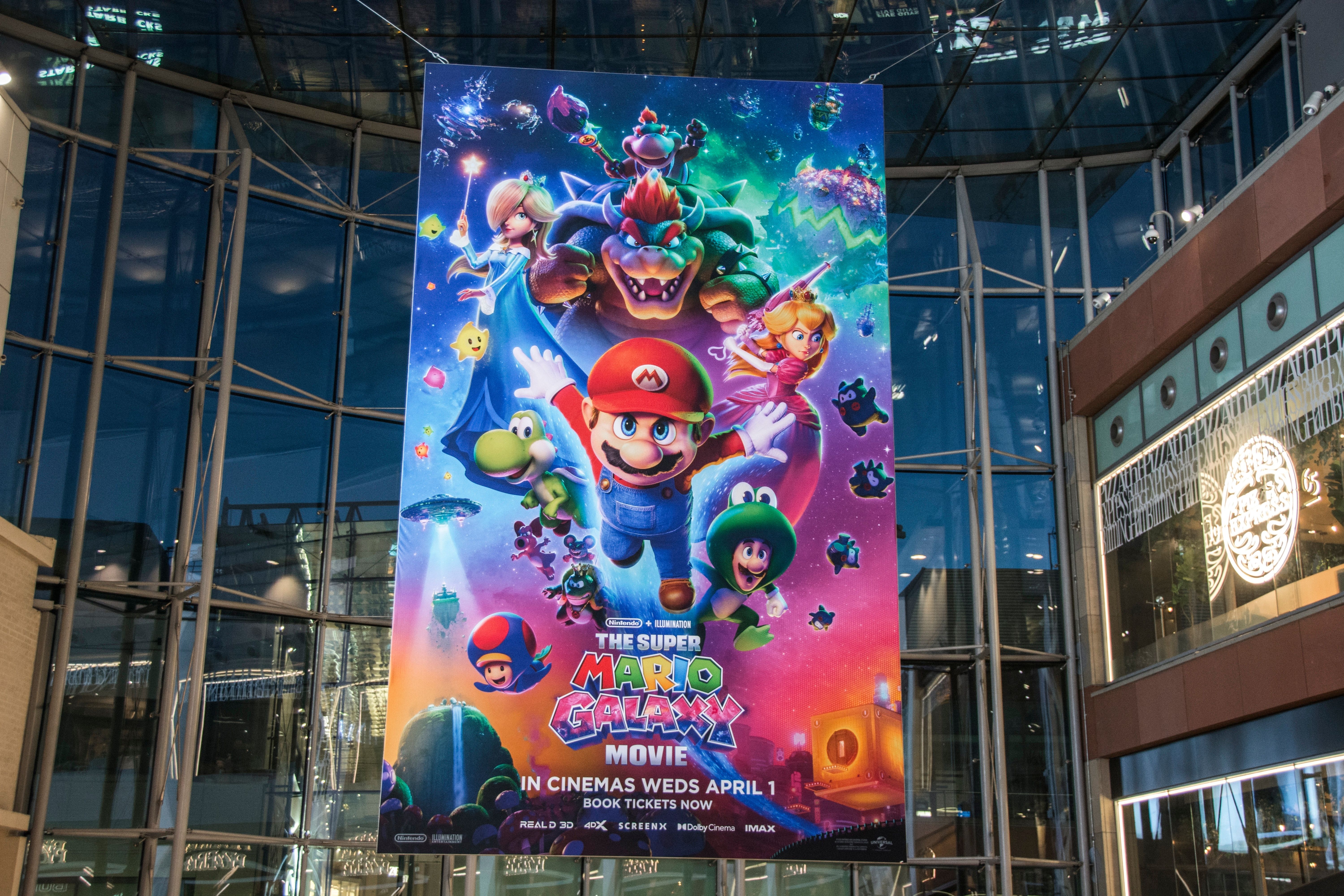 Plakat filmu Super Mario Galaxy.