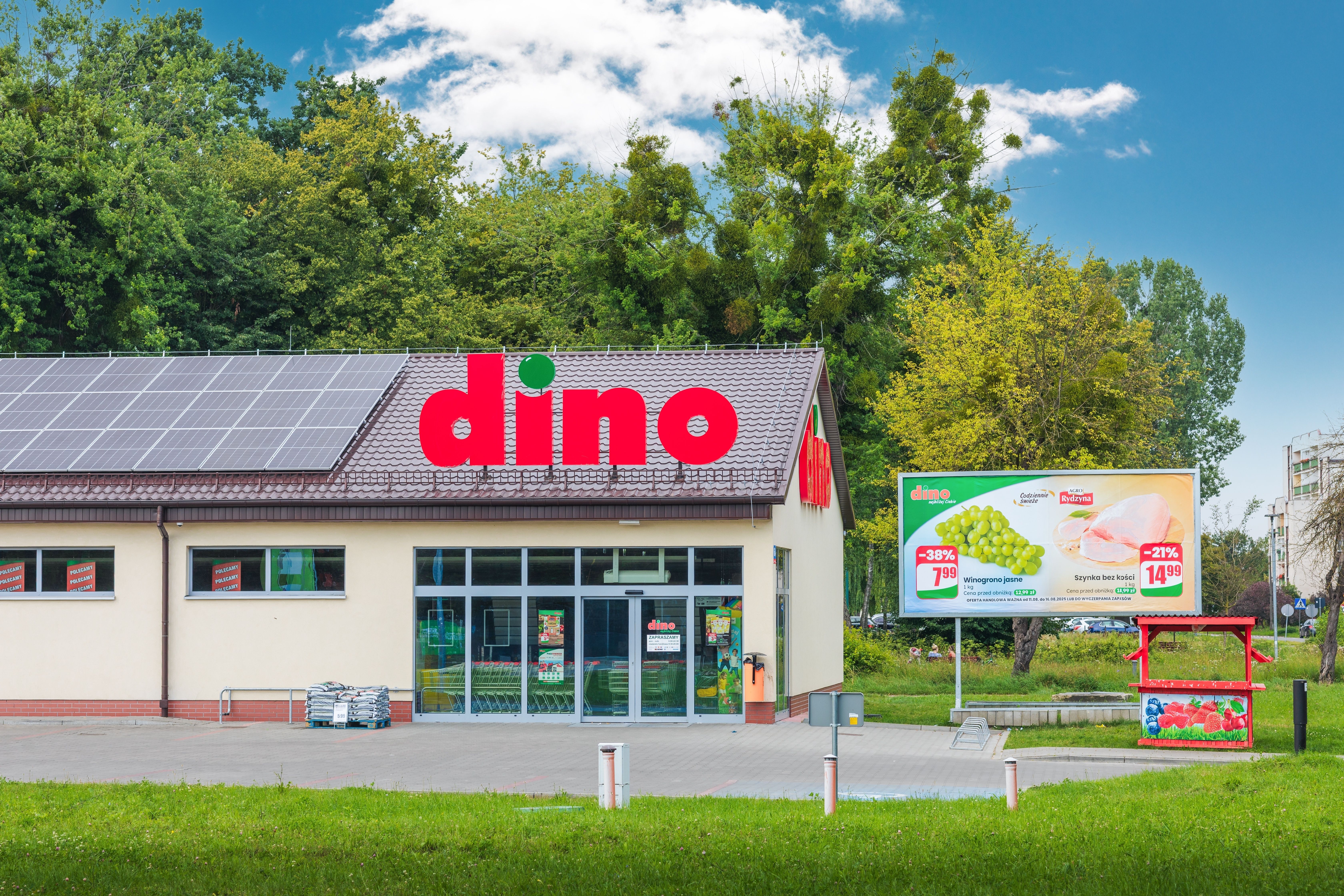 Poland,,Elbl?g,,10,August,2025,Dino,Supermarket,Storefront,With,Solar