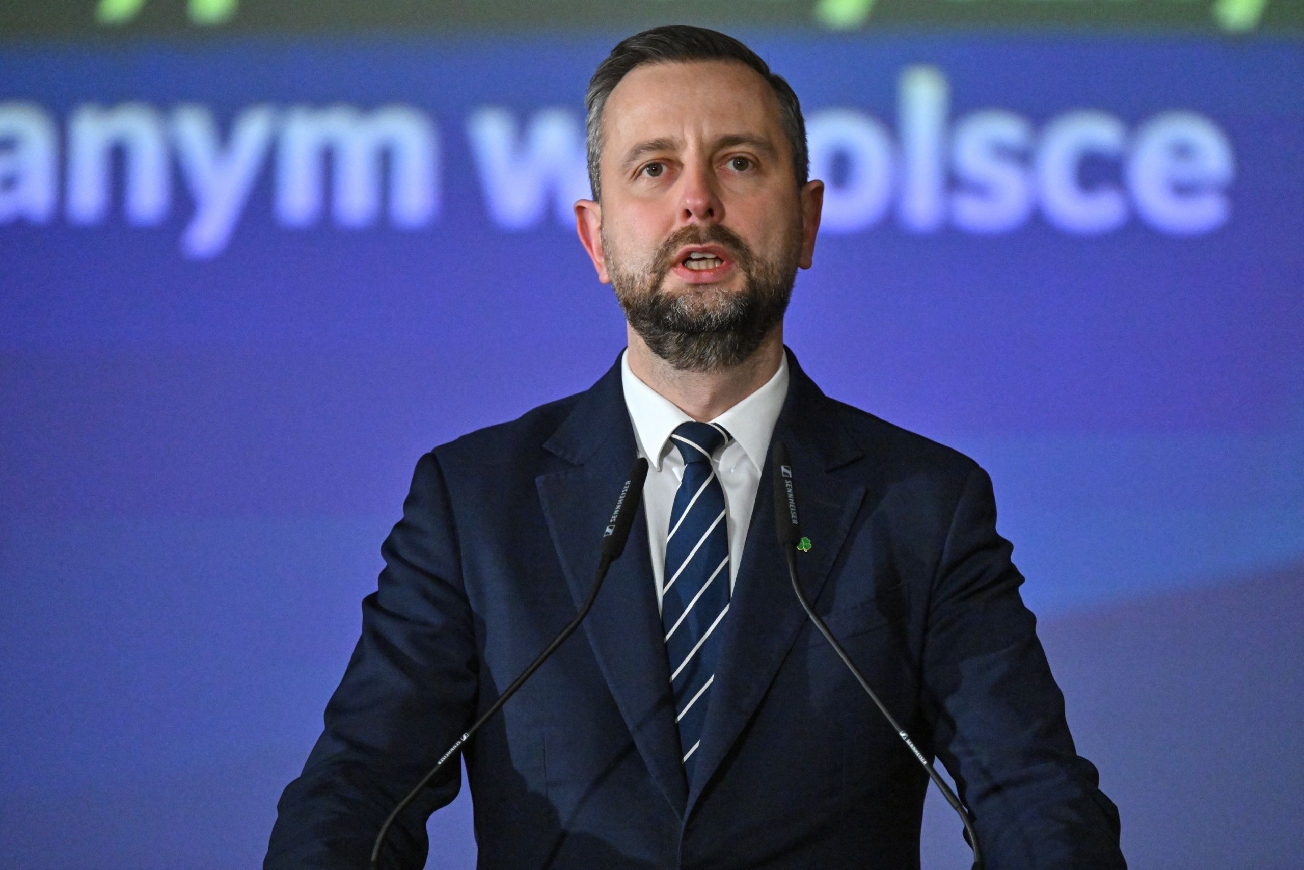 Samolot z ministrem obrony narodowej Władysławem Kosiniakiem-Kamyszem musiał zawrócić do Warszawy.