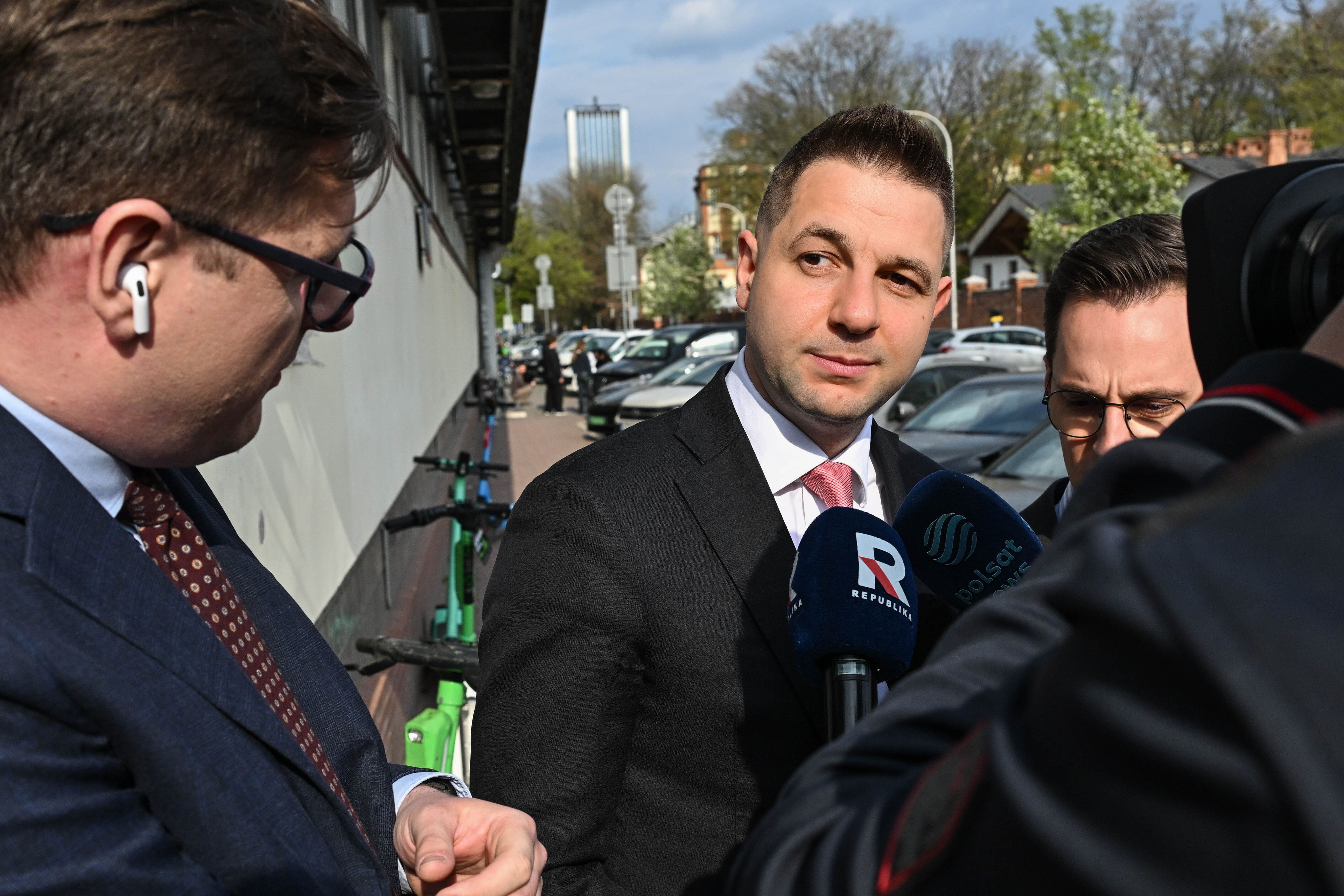 Działacz Lewicy Kacper Nowicki pojawił się na spotkaniu z Patrykiem Jakim.