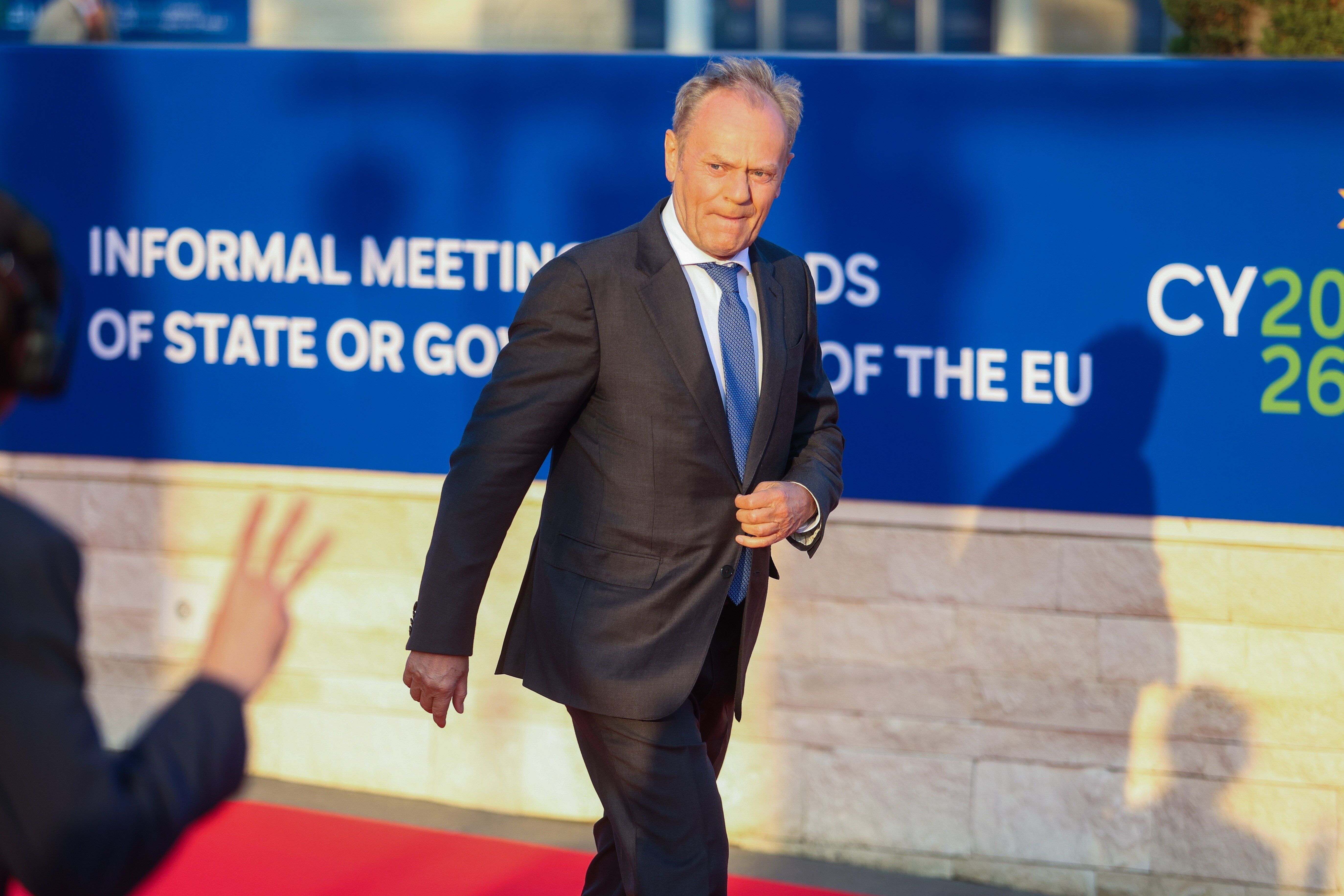 Donald Tusk i Robert Fico spotkali się na Cyprze. Wideo podbija internet.