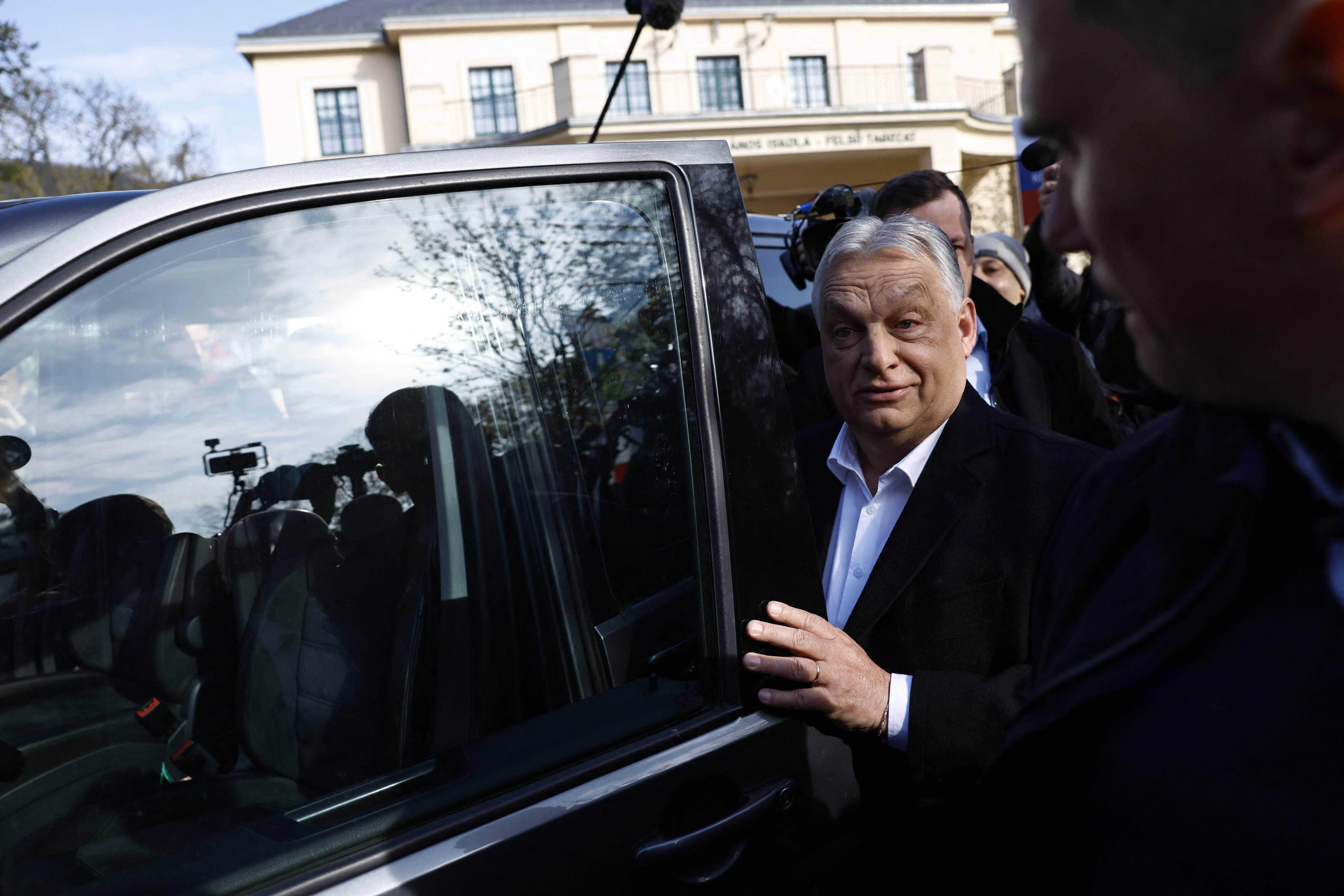 Koniec ery Viktora Orbána. Premier Węgier rezygnuje z polityki, a jego ludzie mają kłopoty.