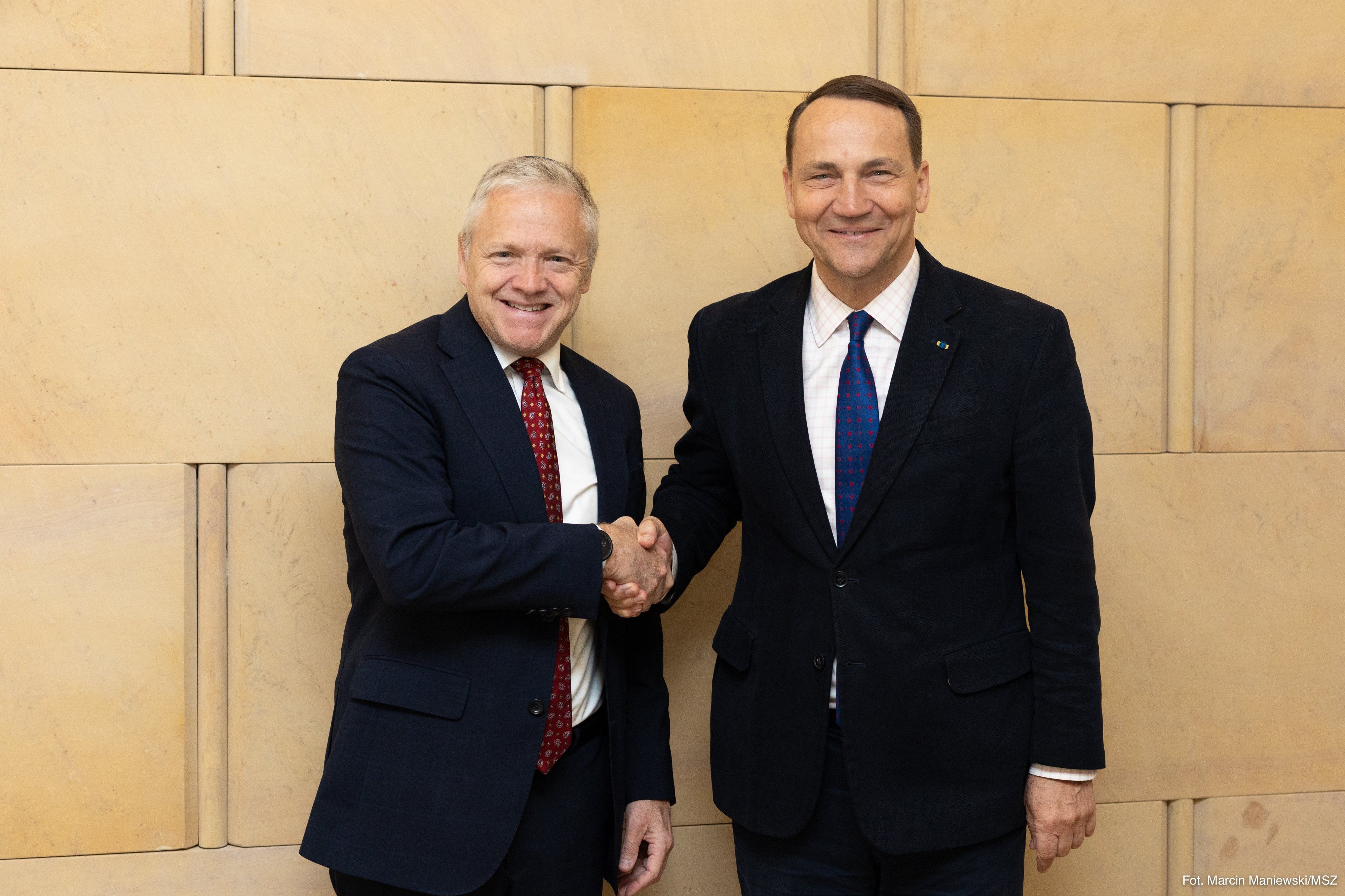 Radosław Sikorski, Tom Rose.