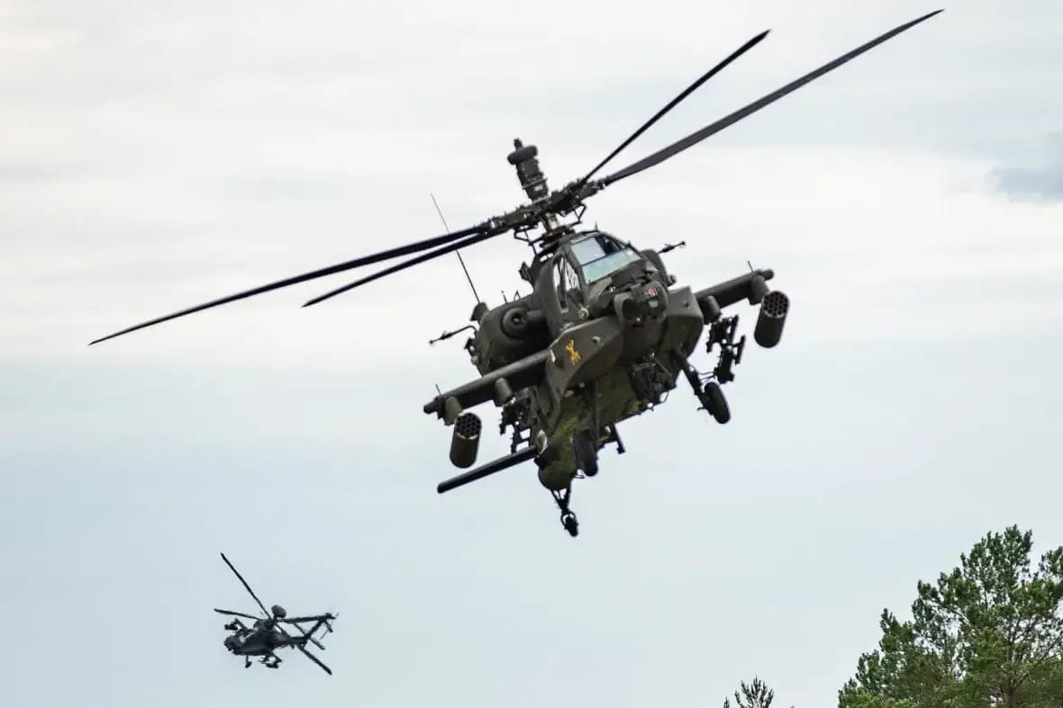 dwa-amerykanskie-smiglowce-ah-64e-u-s-army