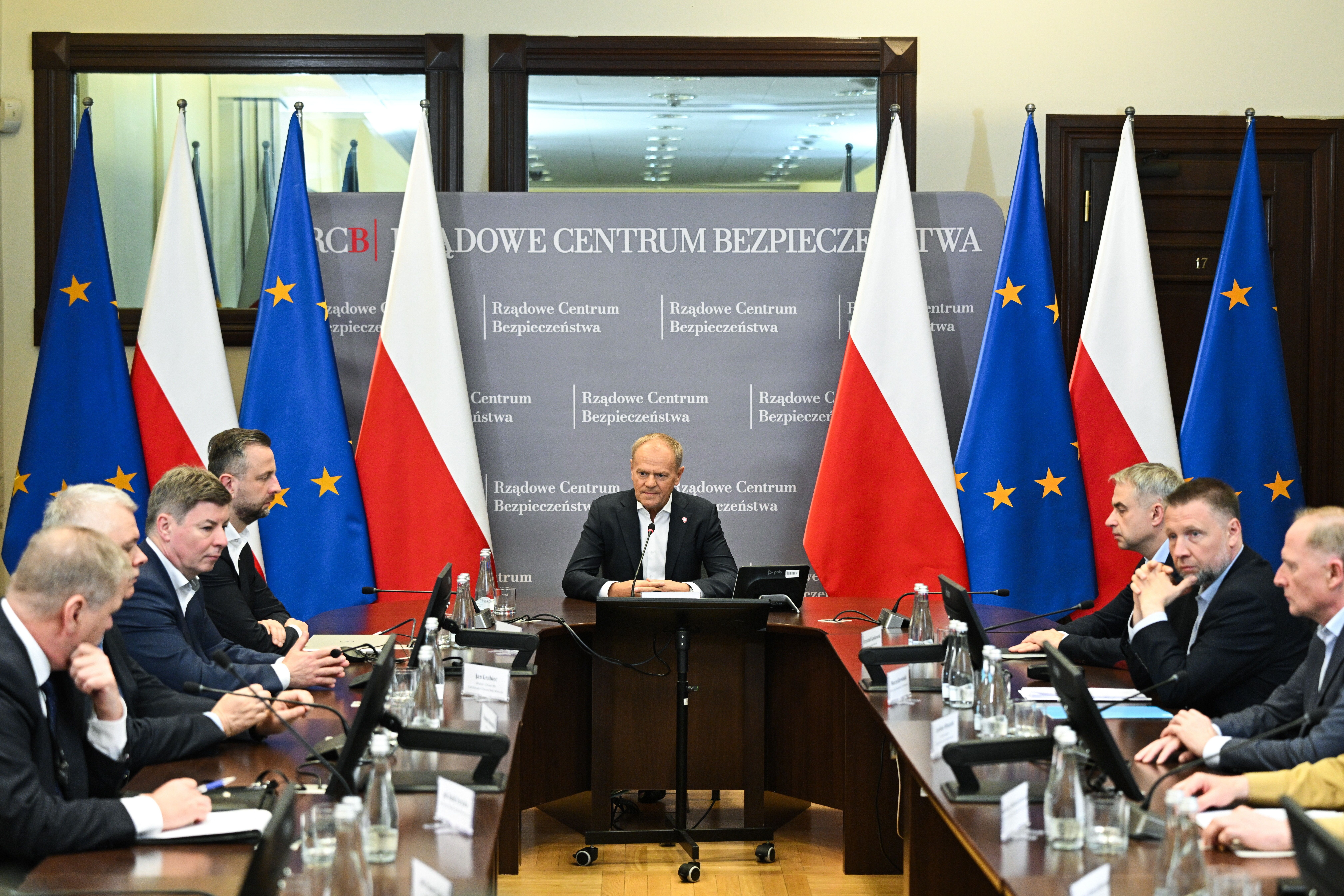 Odprawa z ministrami i przedstawicielami służb w Rządowym Centrum Bezpieczeństwa w Warszawie.