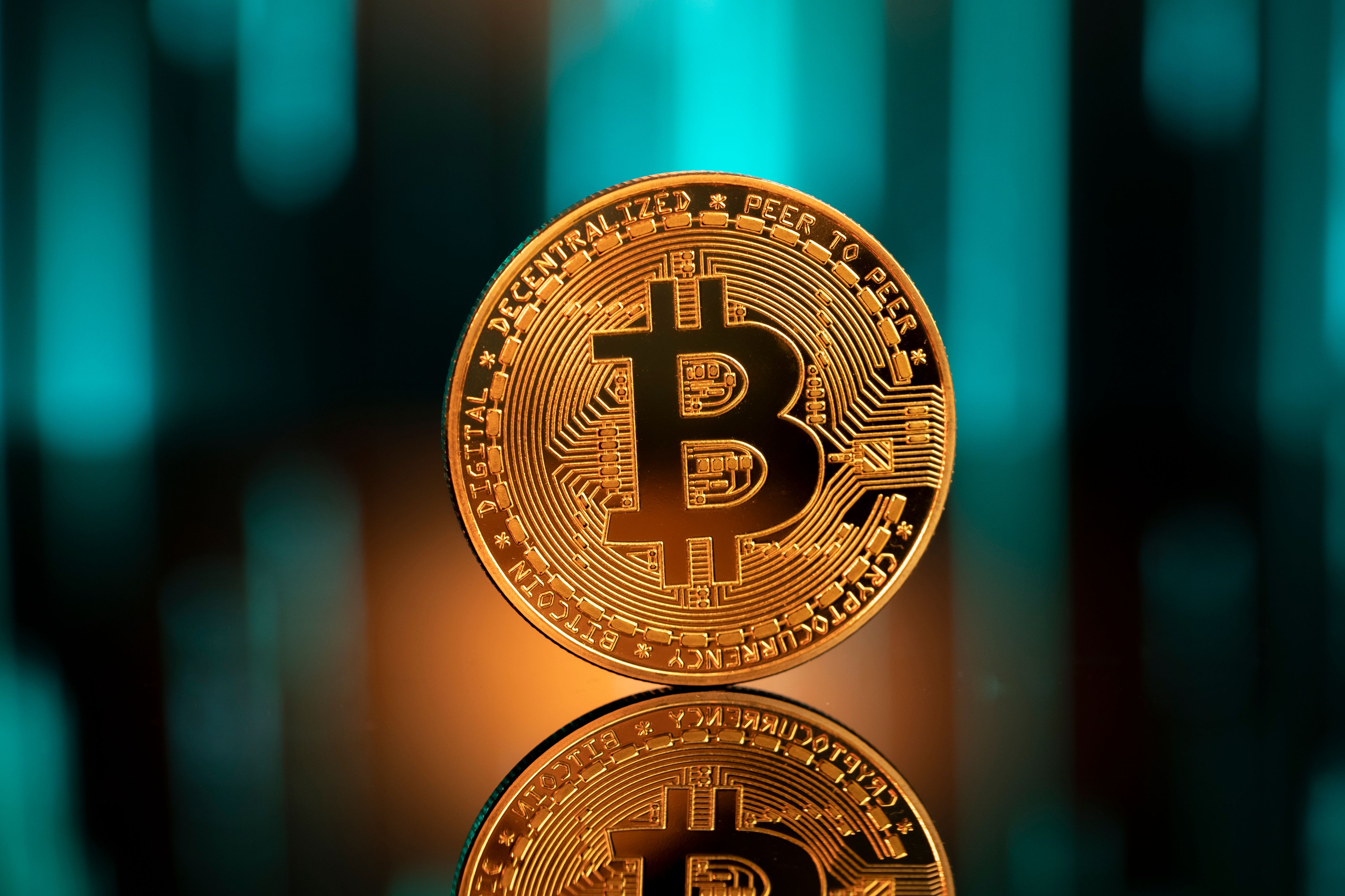 33 proc. Polaków popiera pomysł zakazu posiadania oraz handlu kryptowalutami