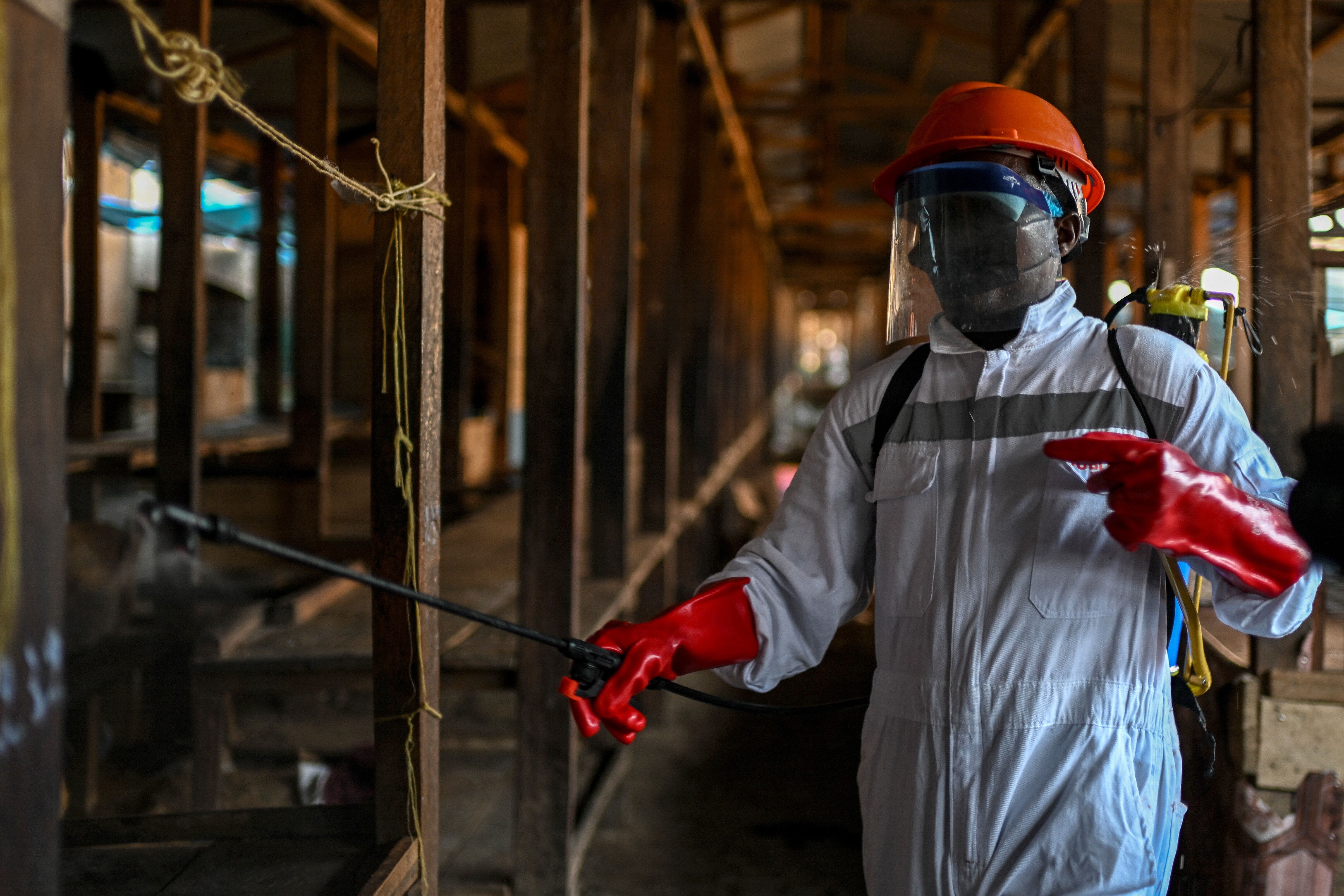 Sanitation measures underway at Bunia market to contain Ebola outbreak