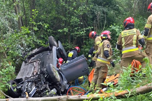 Tragiczny wypadek w Płocku. Auto spadło z wiaduktu, są ofiary