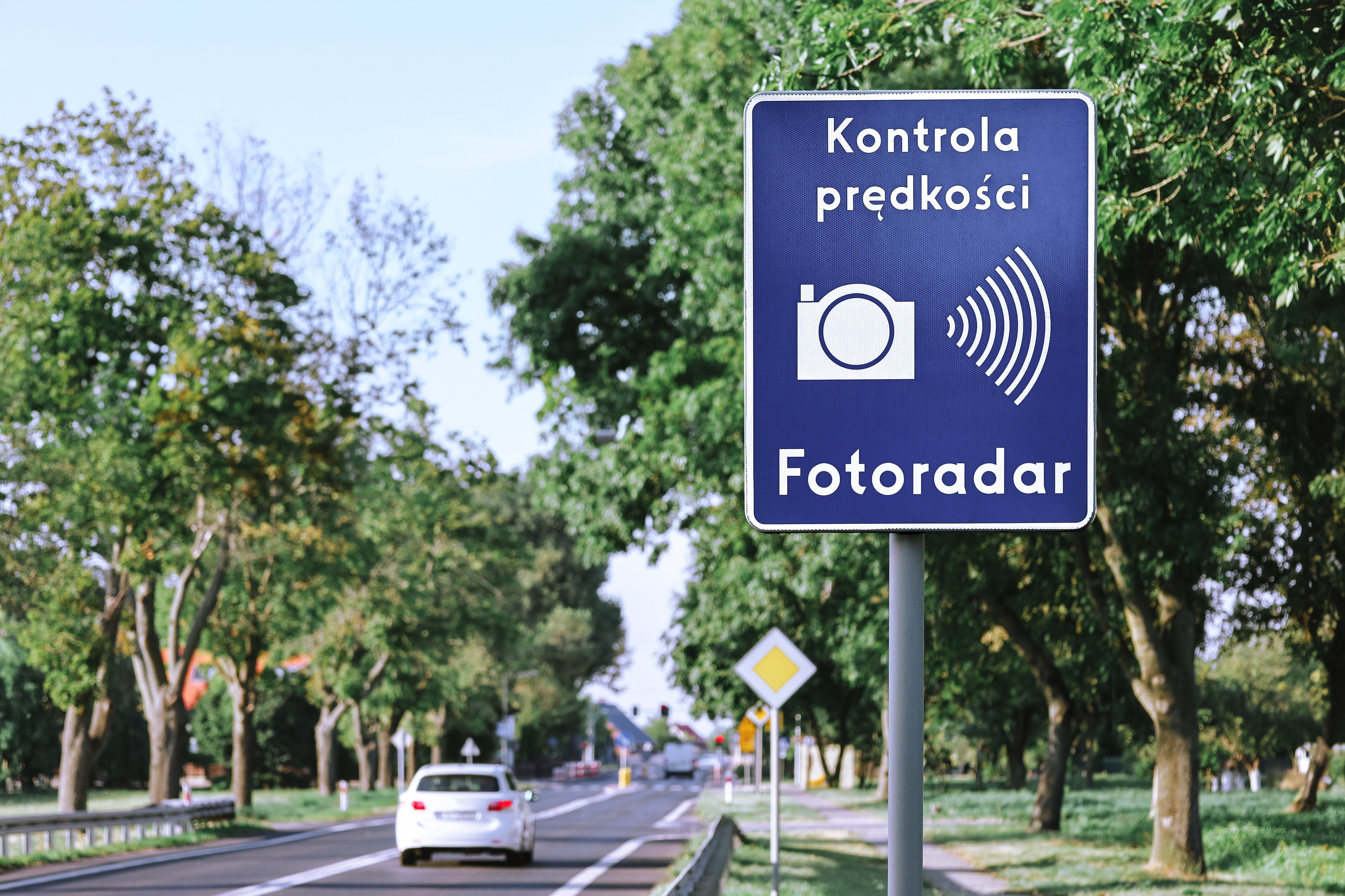 Znak „Kontrola prędkości”.