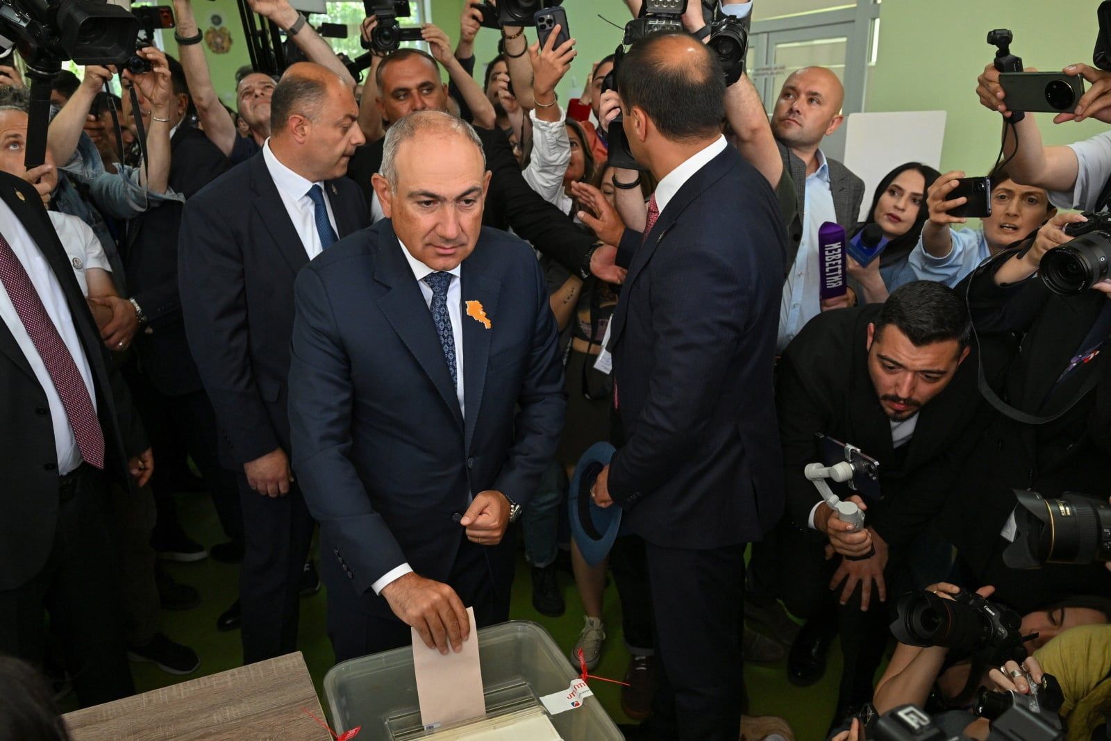 Nikol Paszynian, Armenia