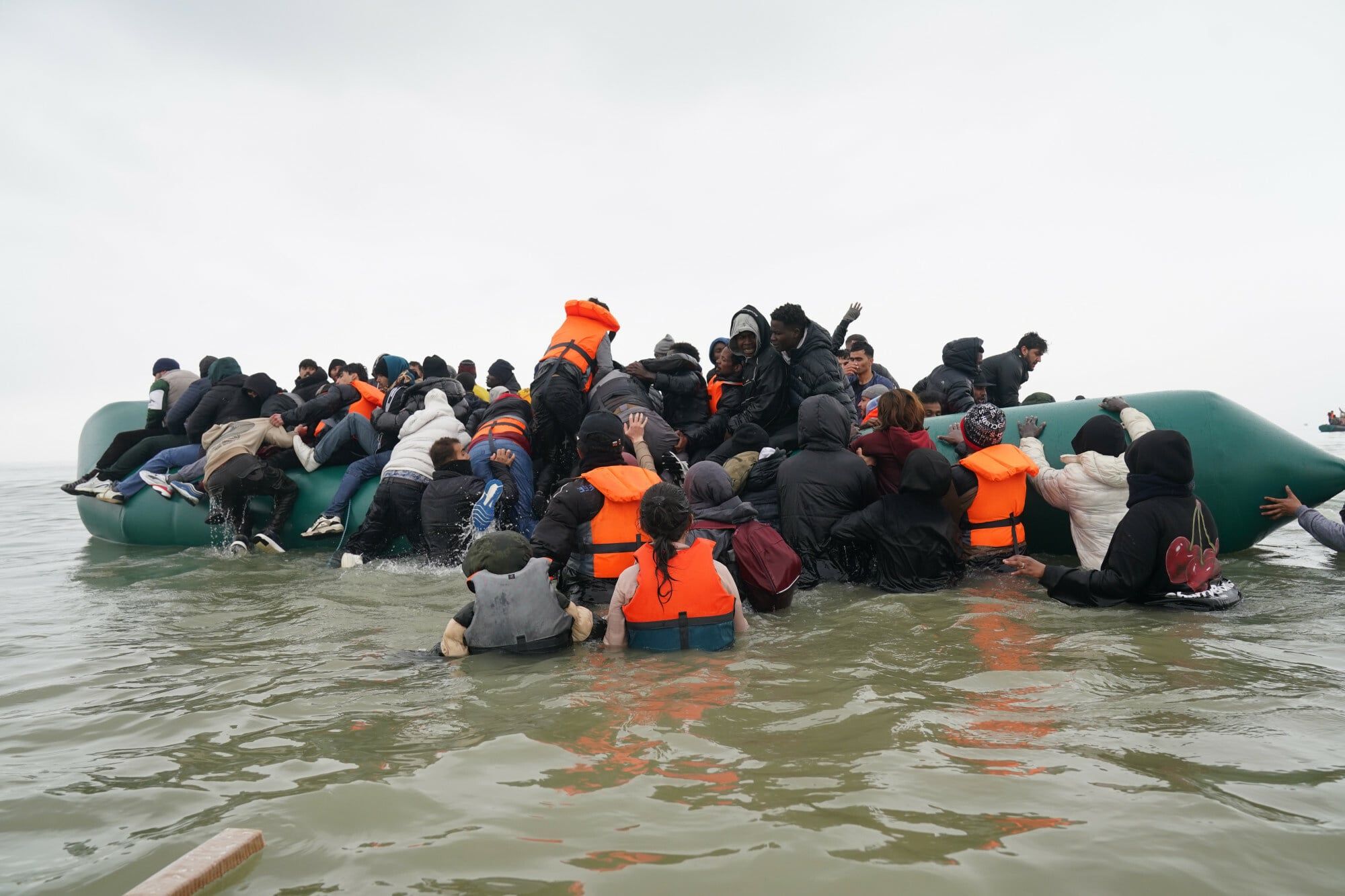 Setki migrantów w drodze do Europy. Kolejne łodzie zatrzymane
