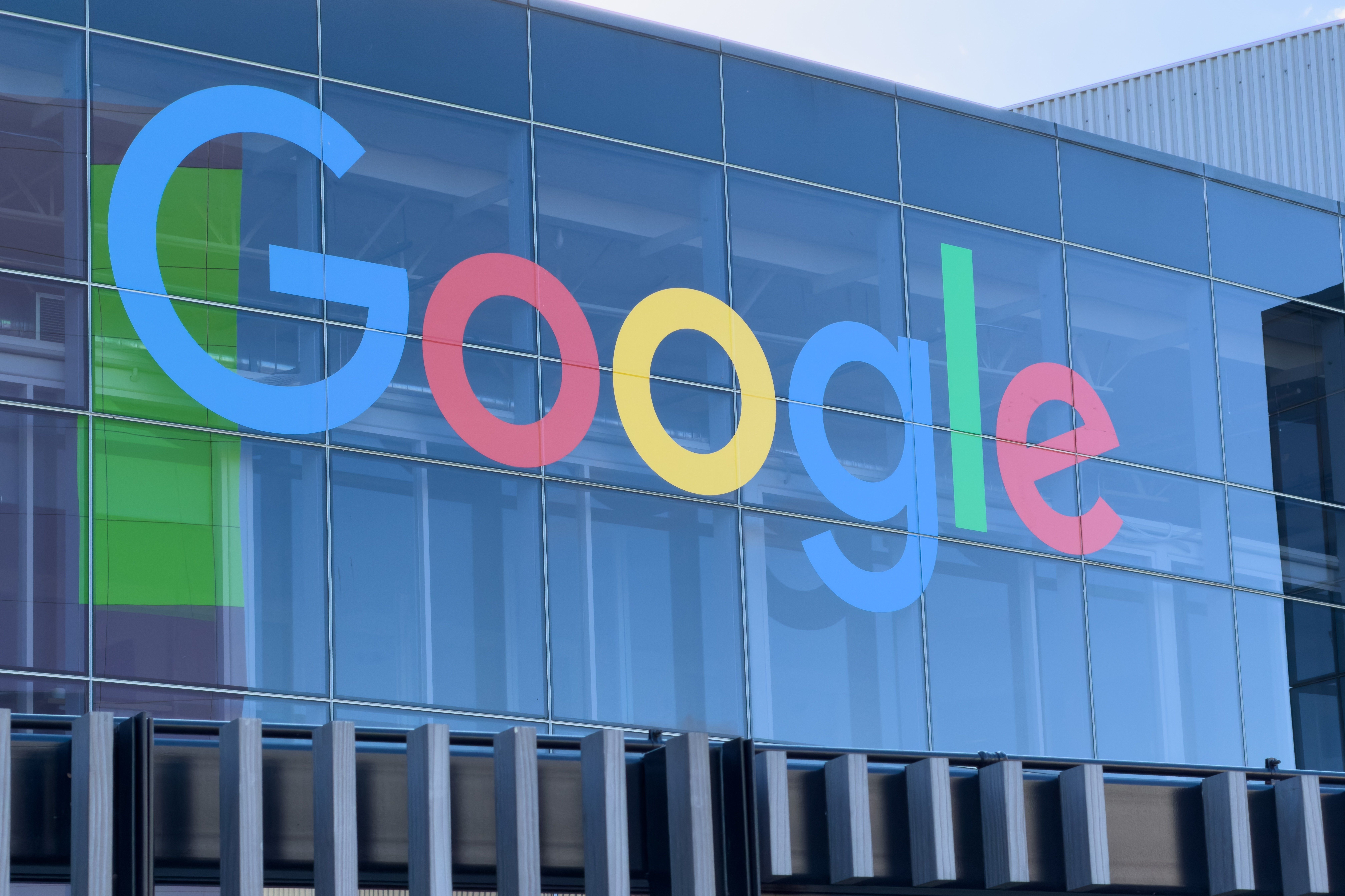 Sąd w Niemczech uznał odpowiedzialność Google za treści generowane przez AI
