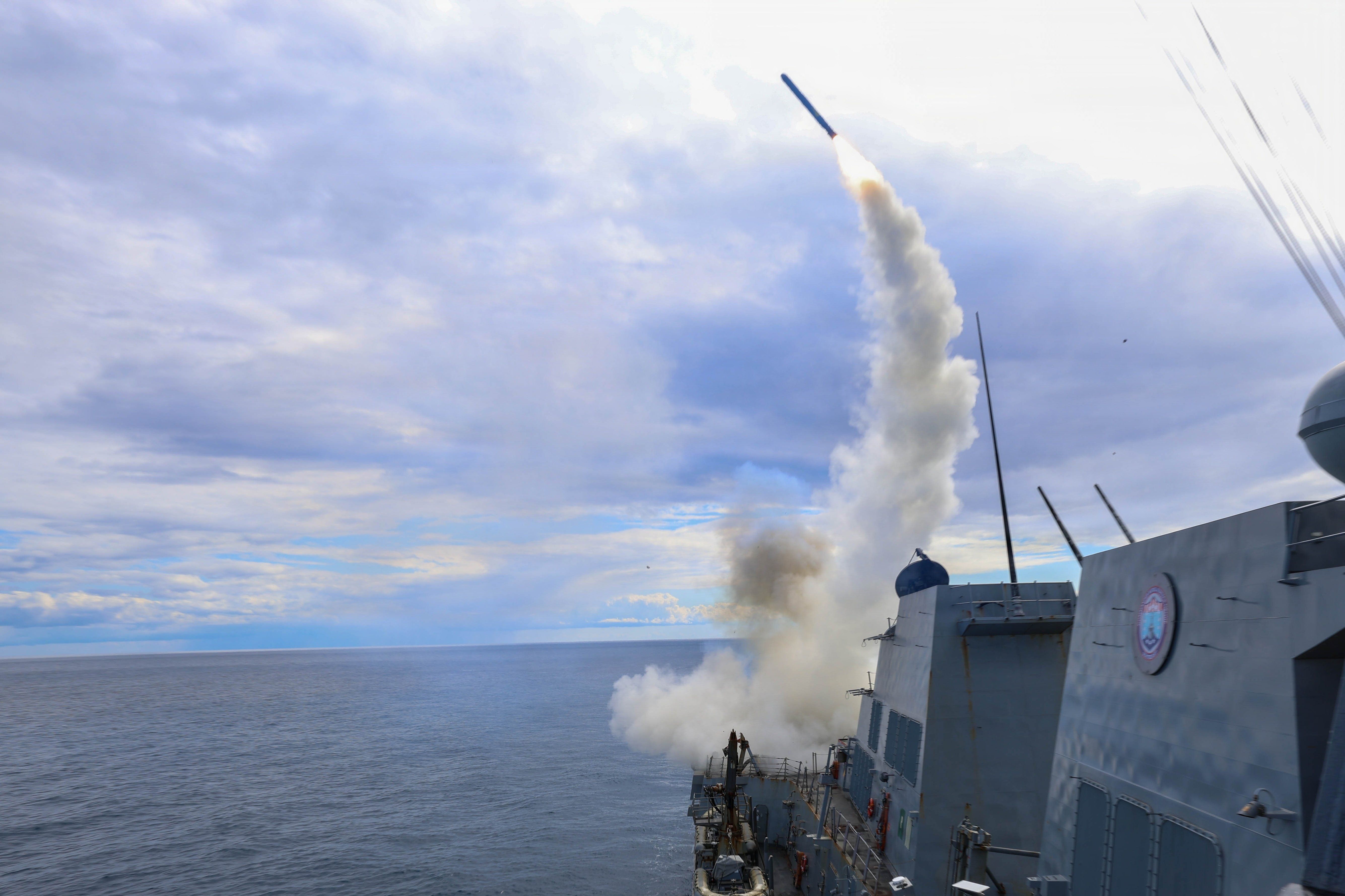 Arleigh,Burke-class,Guided-missile,Destroyer,Uss,Thomas,Hudner,(ddg,116),Fires