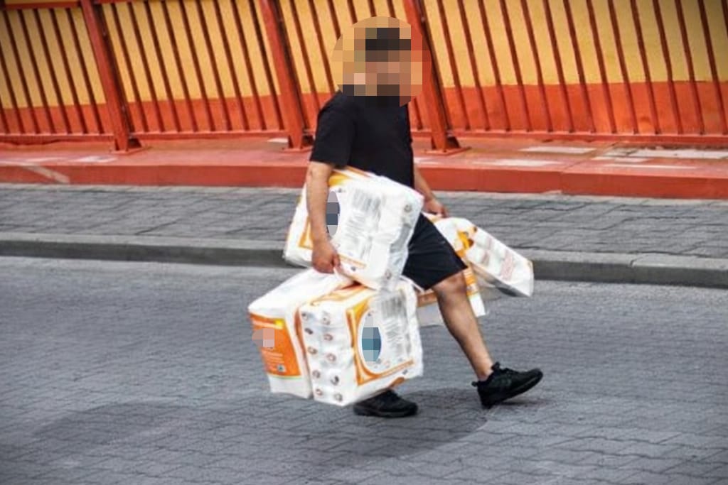 Złodziej papieru toaletowego.