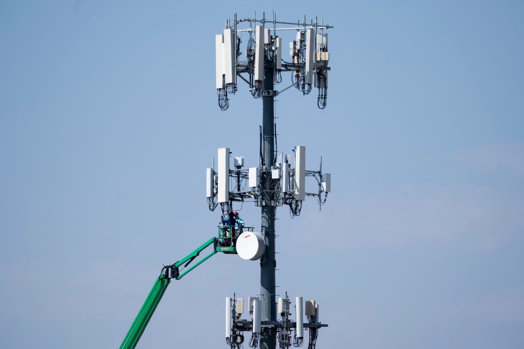 stacja-bazowa-nadajnik-antena-1