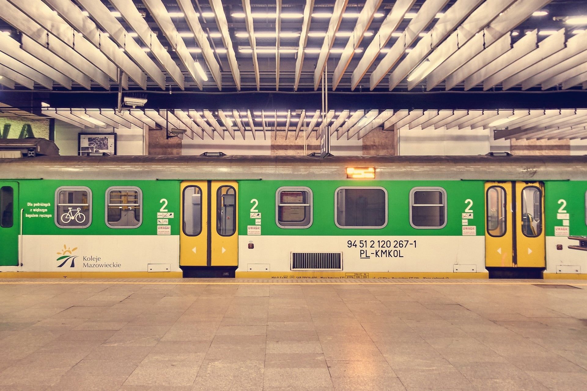 pociag-warszawa-srodmiescie-tunel-1