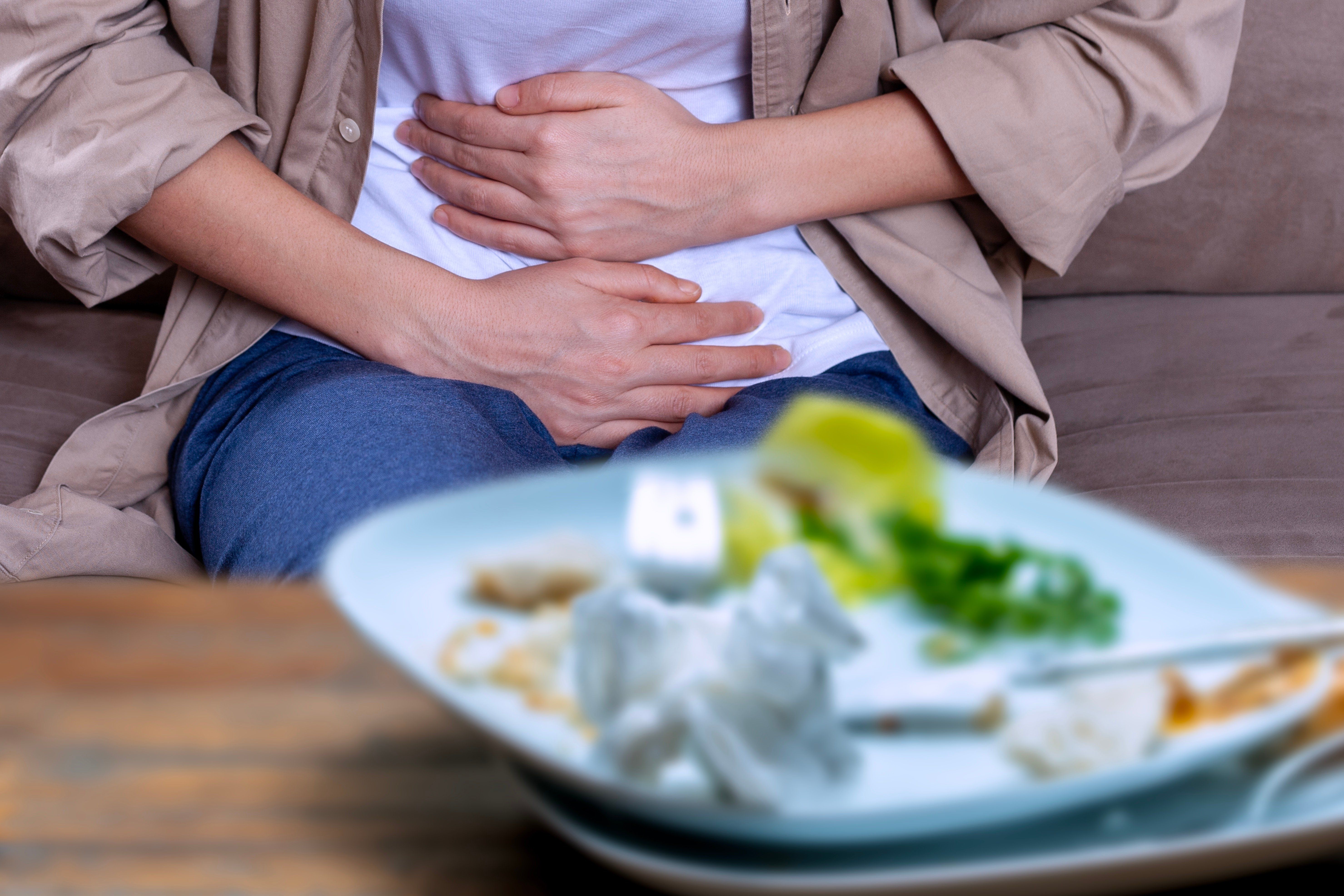 kobieta, ból brzucha, dieta