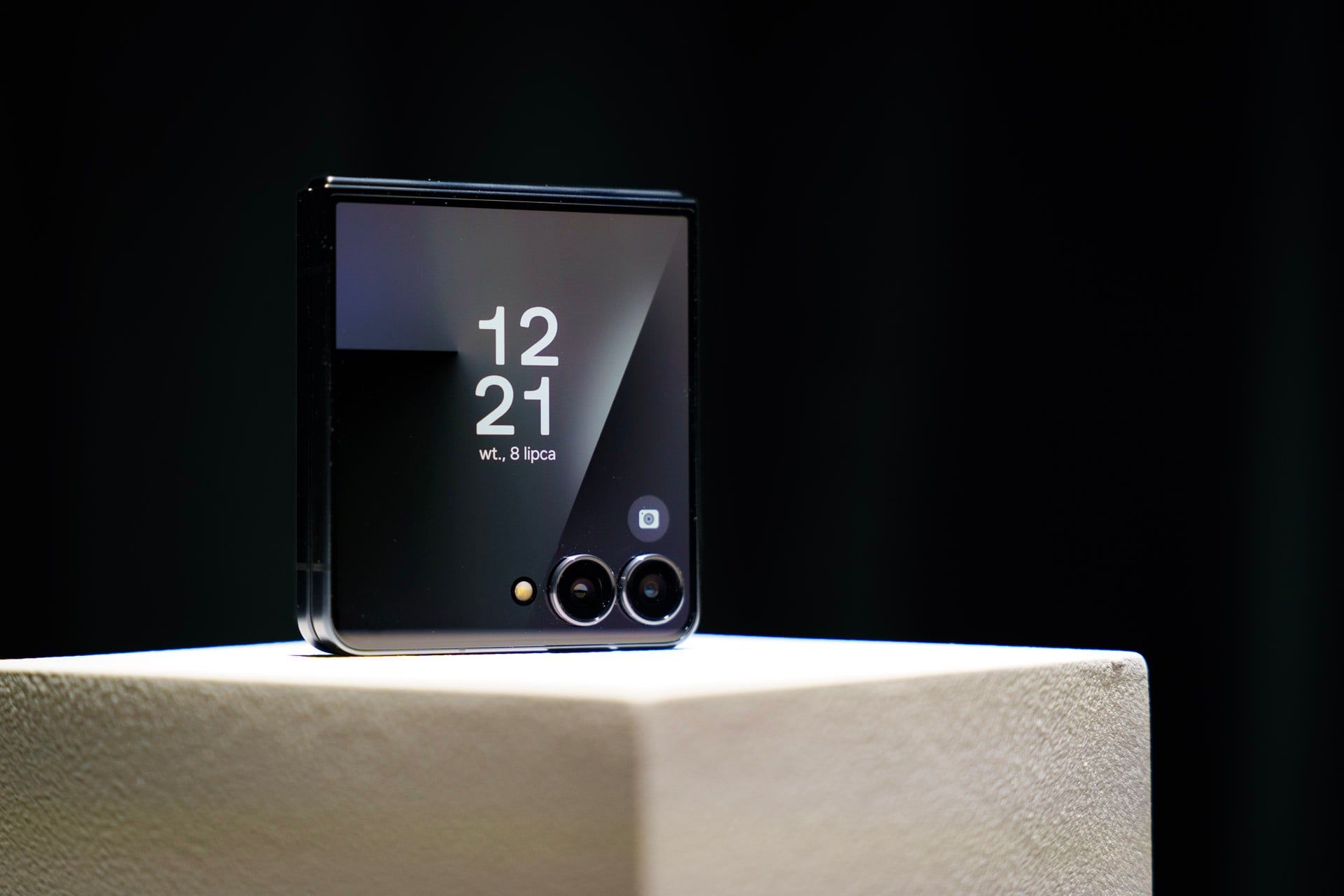 samsung-galaxy-z-flip7-1