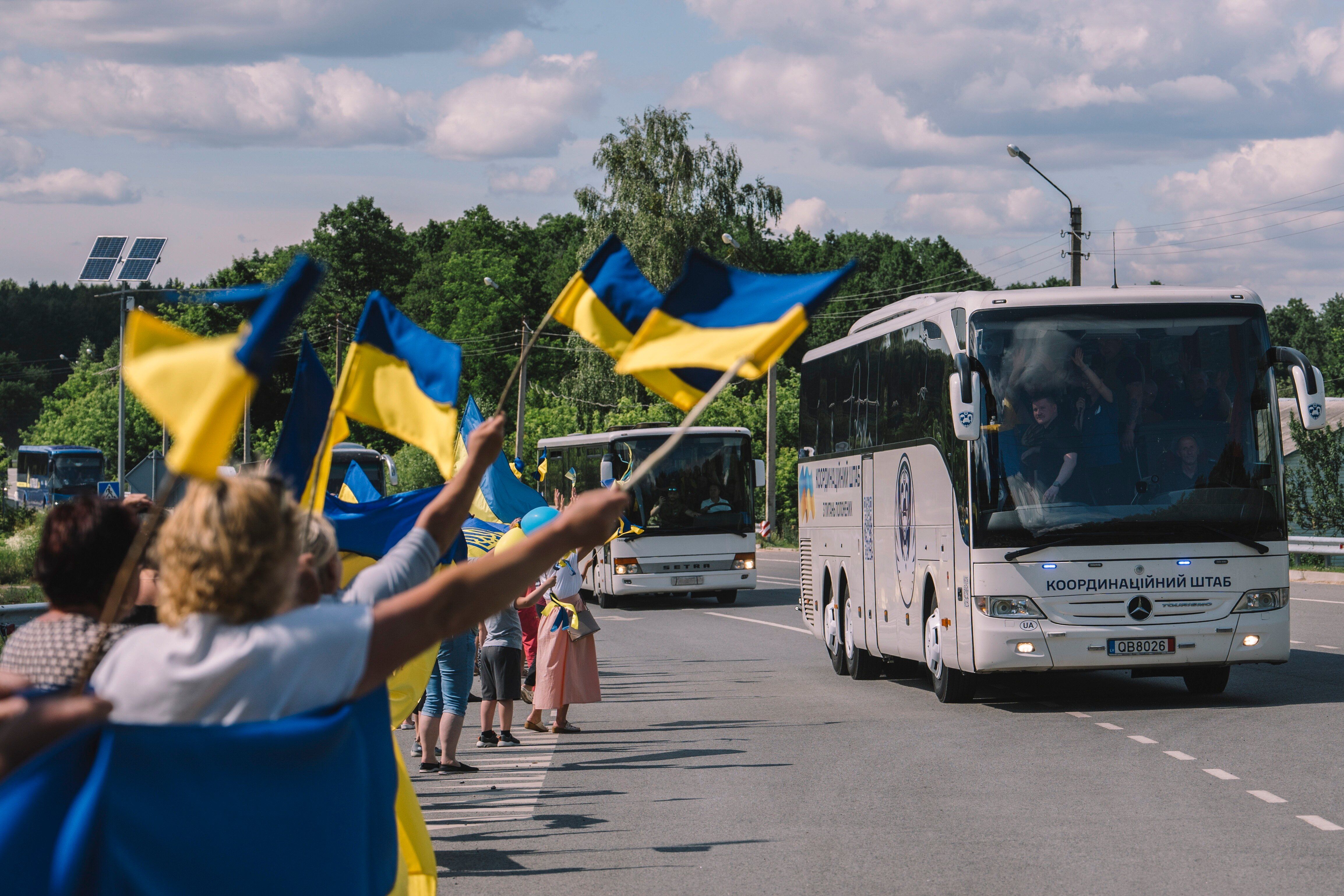 Ukraine and Russia exchange 160 POWs each