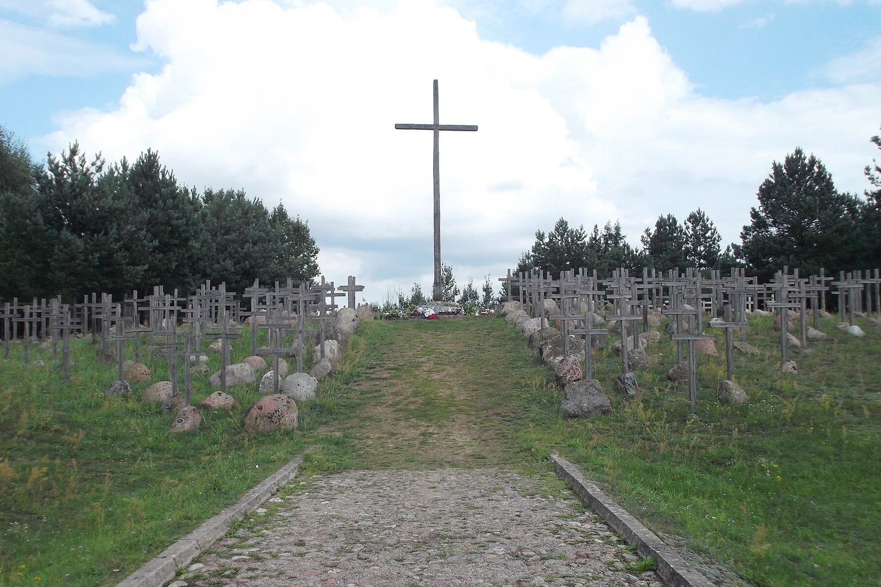 Pomnik ofiar Obławy Augustowskiej w Gibach.