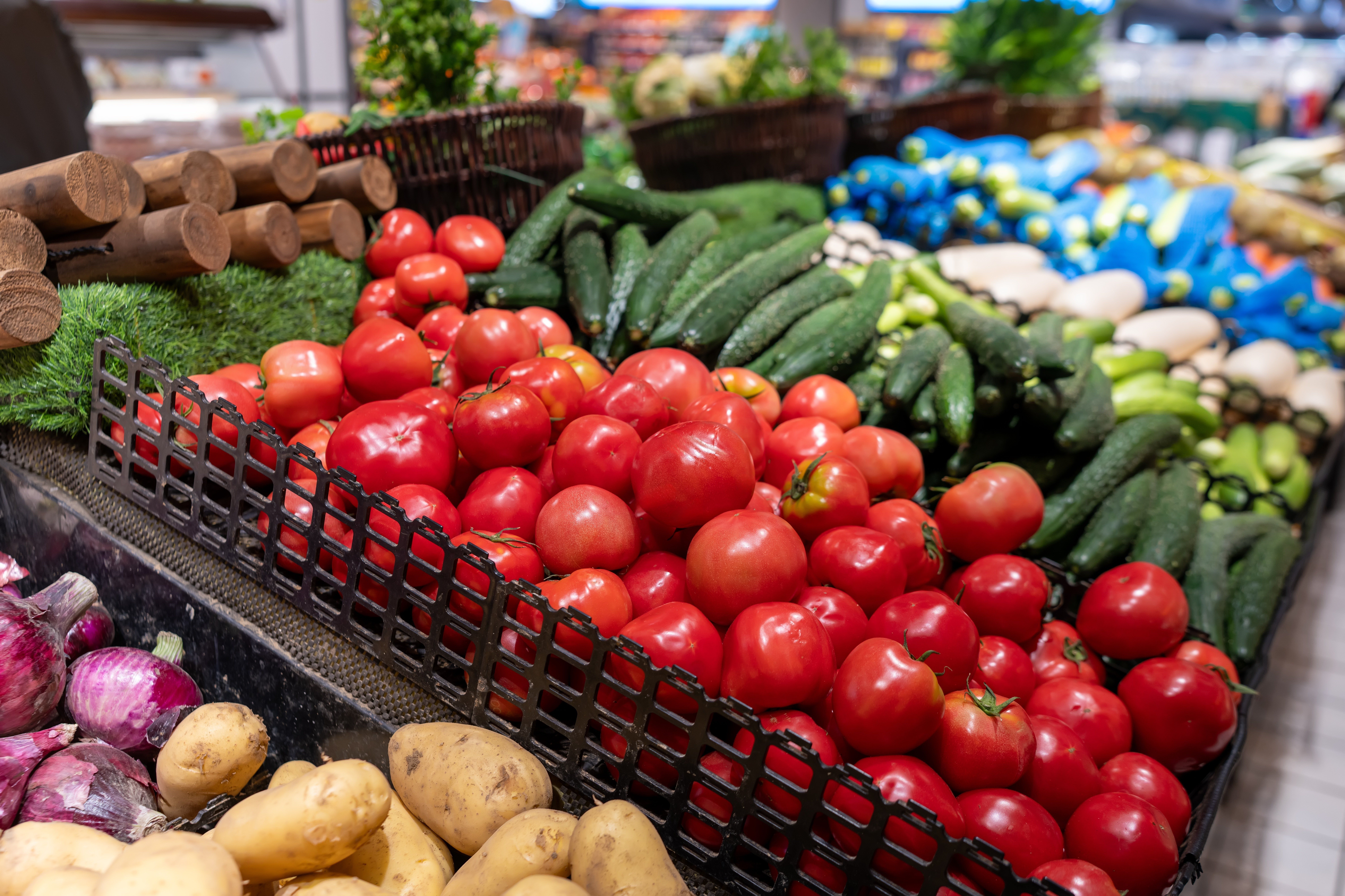 Fresh,Produce,Display,At,A,Grocery,Store