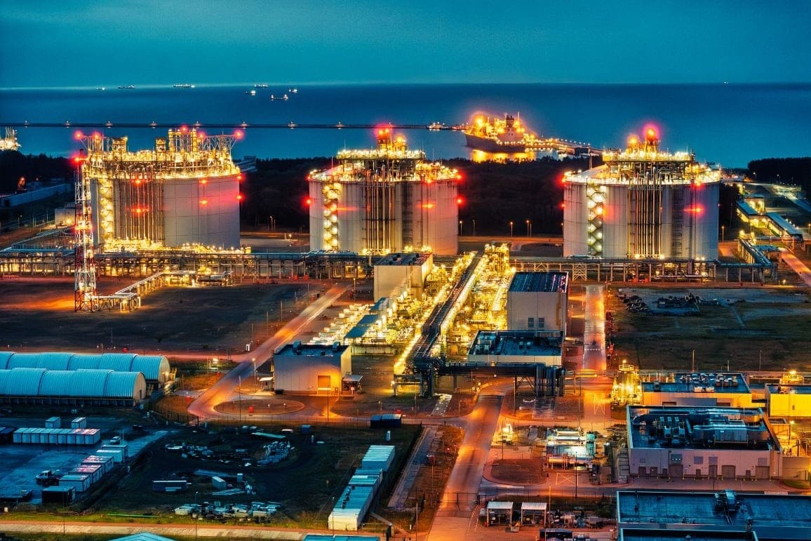 03-10-lat-termianala-lng-w-swionujsciu