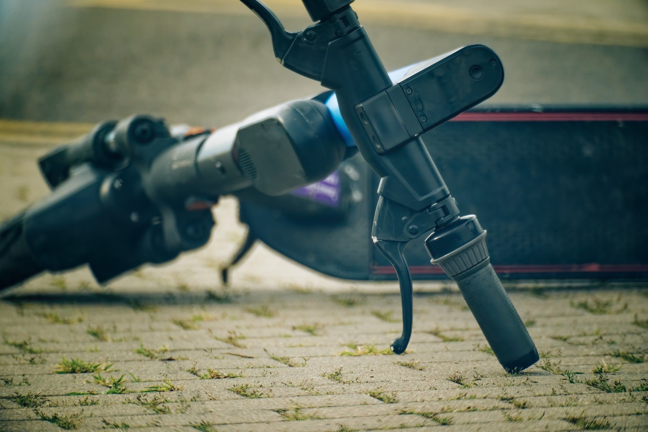 Close-up,Detail,Of,An,Abandoned,Electric,Scooter,Showing,The,Handlebar,