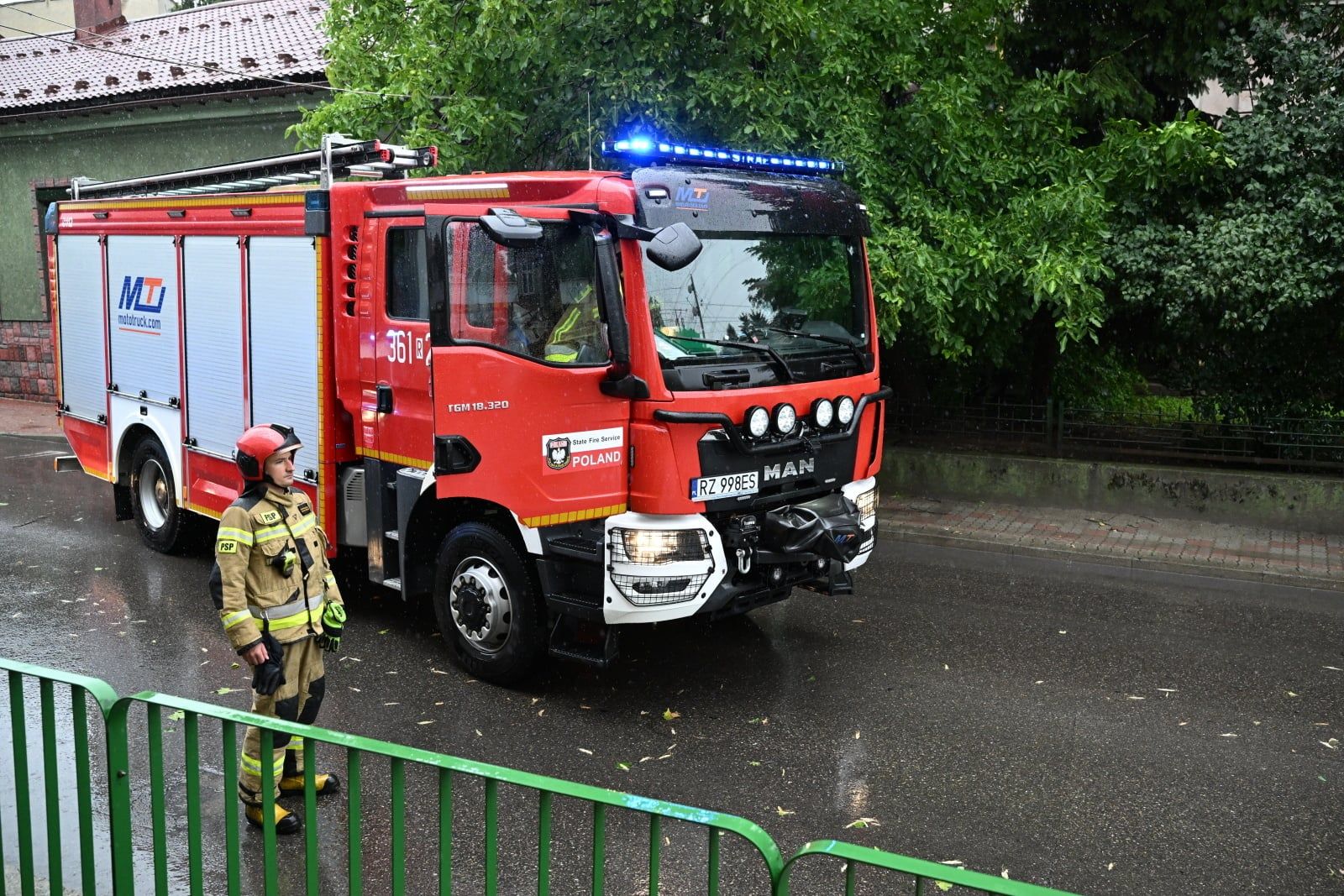 Podkarpacie. Blisko 60 interwencji strażaków w związku z intensywnymi burzami