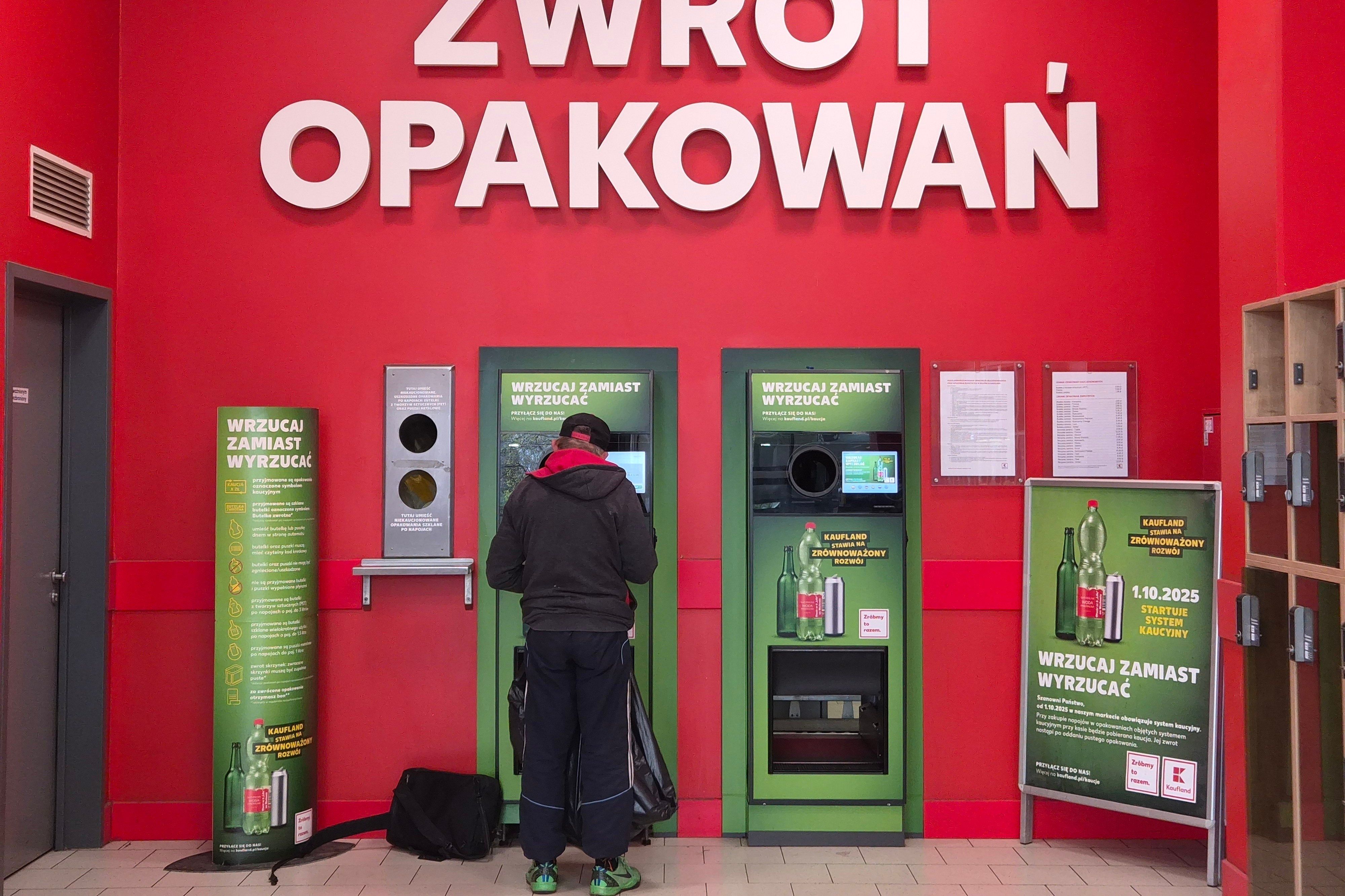 Małpki w systemie kaucyjnym. Decyzja resortu klimatu w drugiej połowie roku.