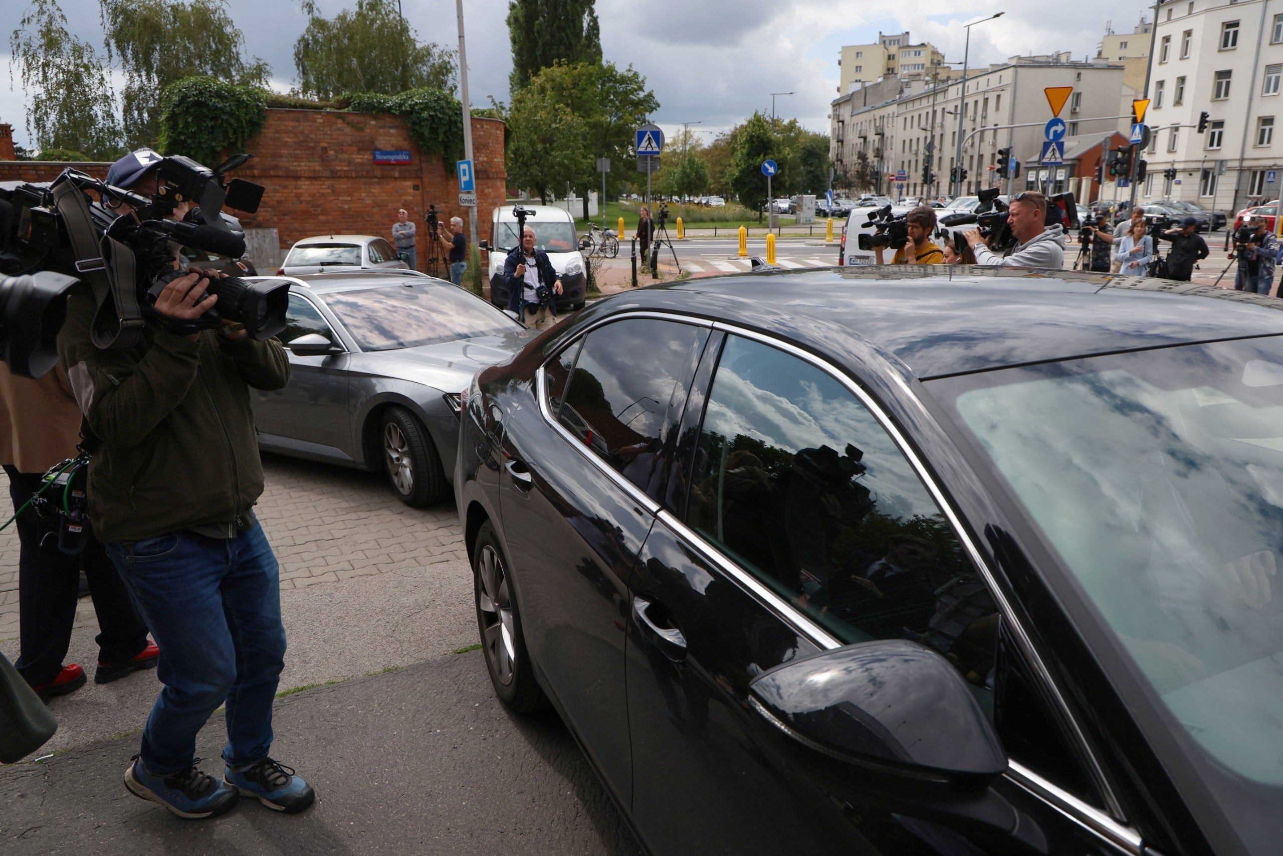 przyjazd prezesa PiS do siedziby partii