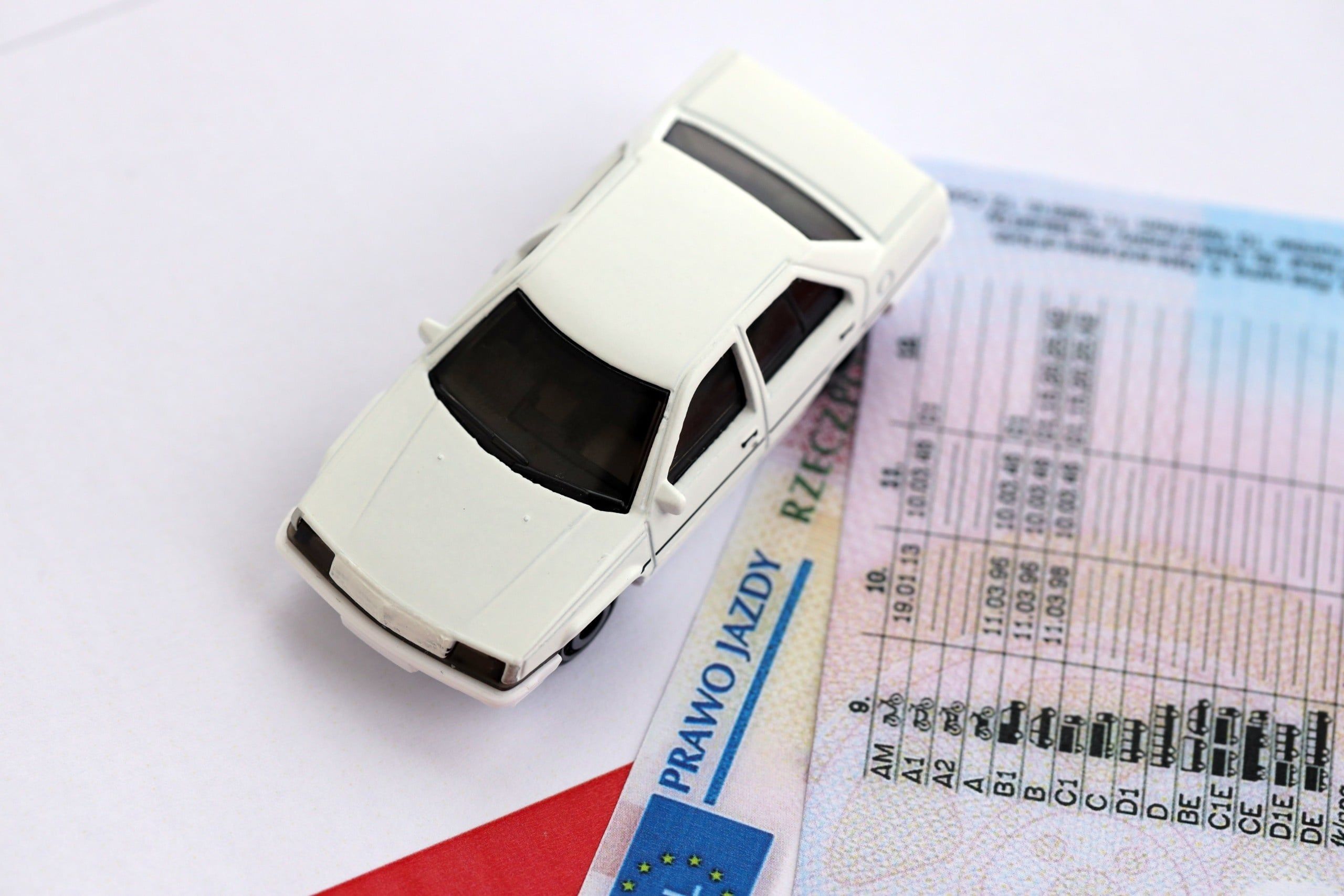 Koniec bezterminowych praw jazdy. Unia zdecydowała, Polacy wymienią dokumenty