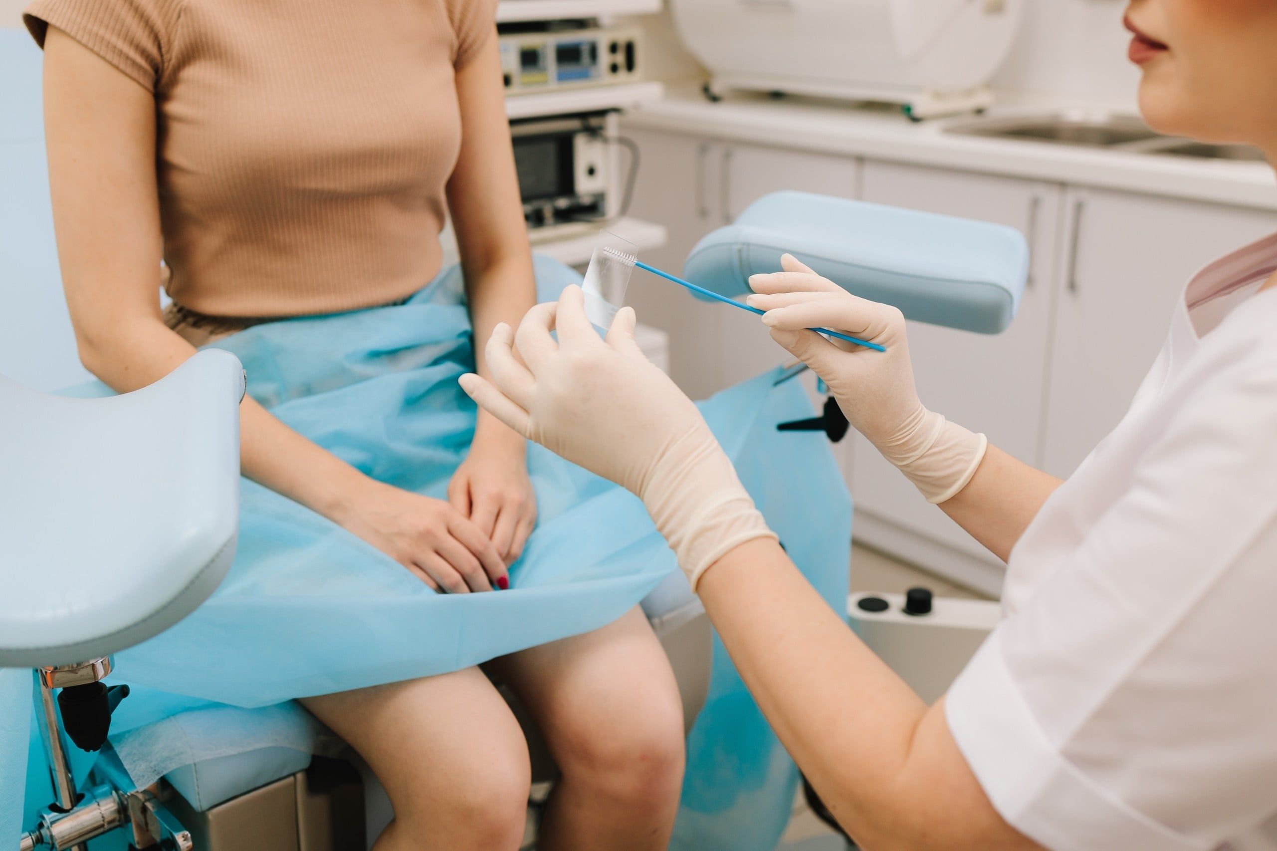 Gynecologist,Prepares,A,Cytology,Slide,Using,A,Sterile,Brush.,Cervical