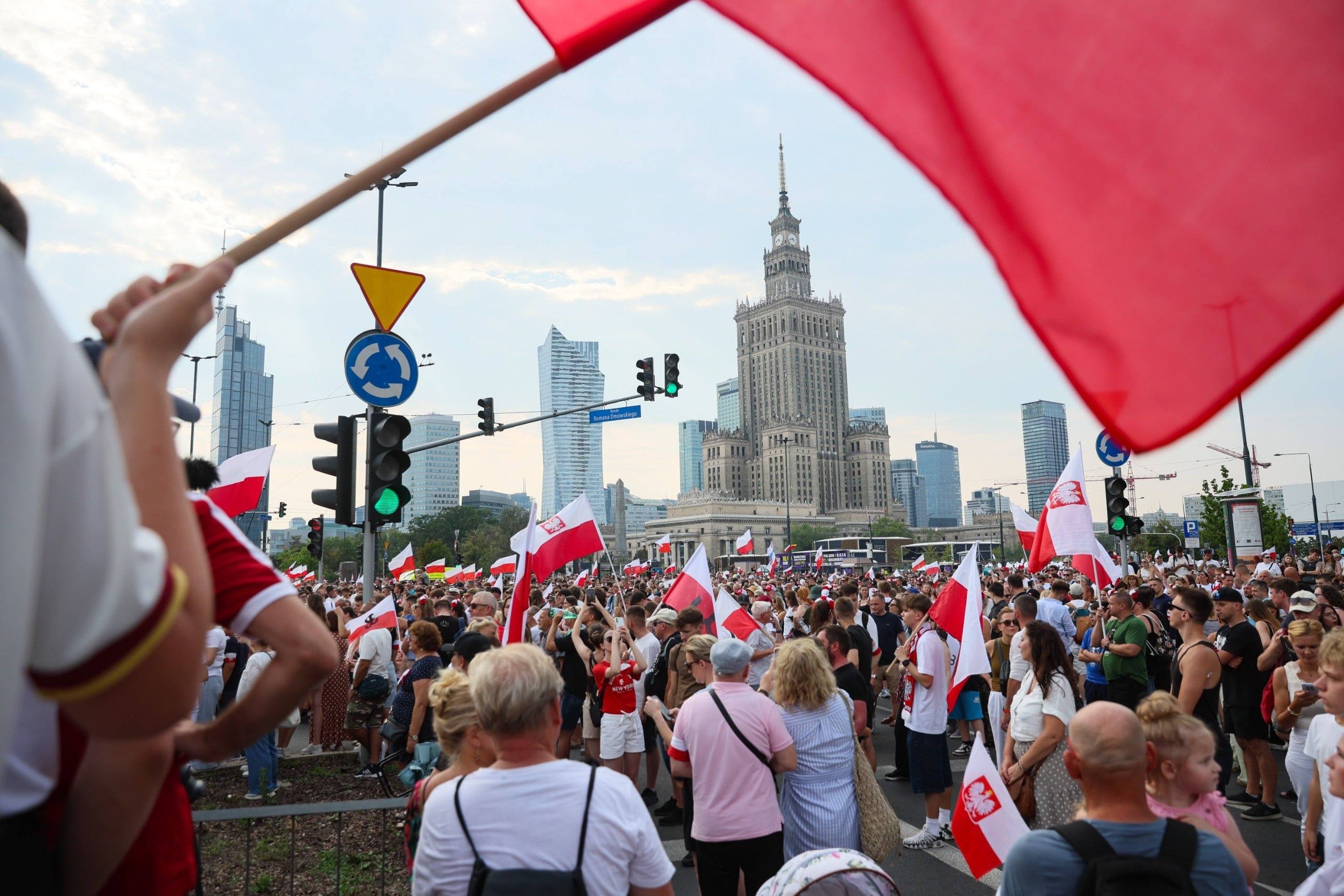 Marsz Powstania Warszawskiego pod hasłem „Nie będzie Niemiec pluł nam w twarz”