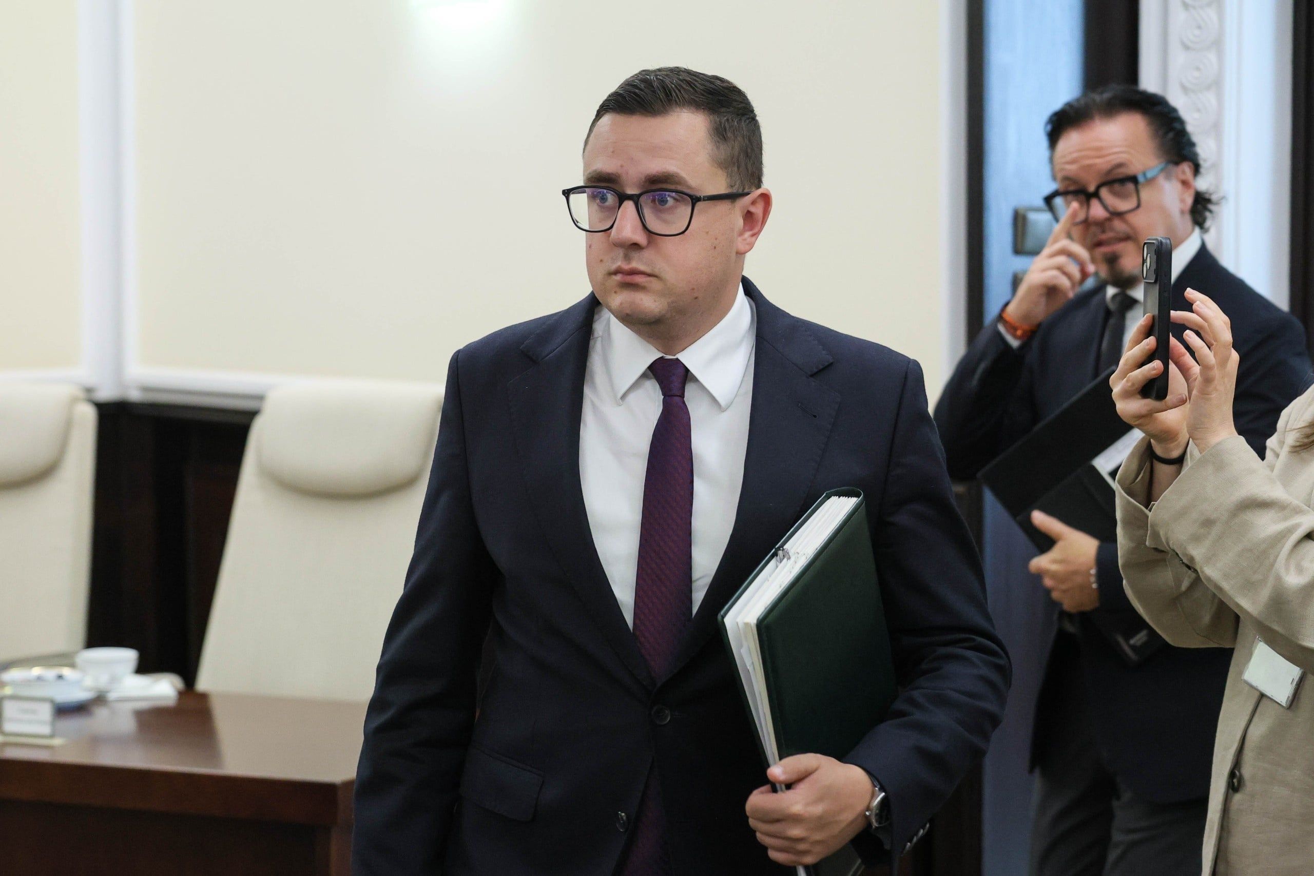 Rząd nie rezygnuje z prac nad podatkiem od nadmiarowych zysków koncernów paliwowych