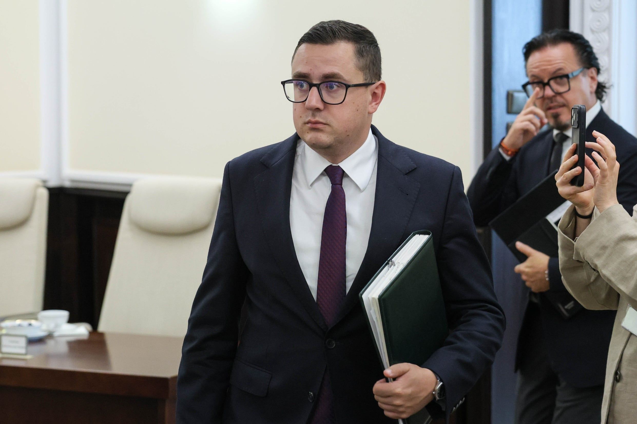 Rząd nie rezygnuje z prac nad podatkiem od nadmiarowych zysków koncernów paliwowych