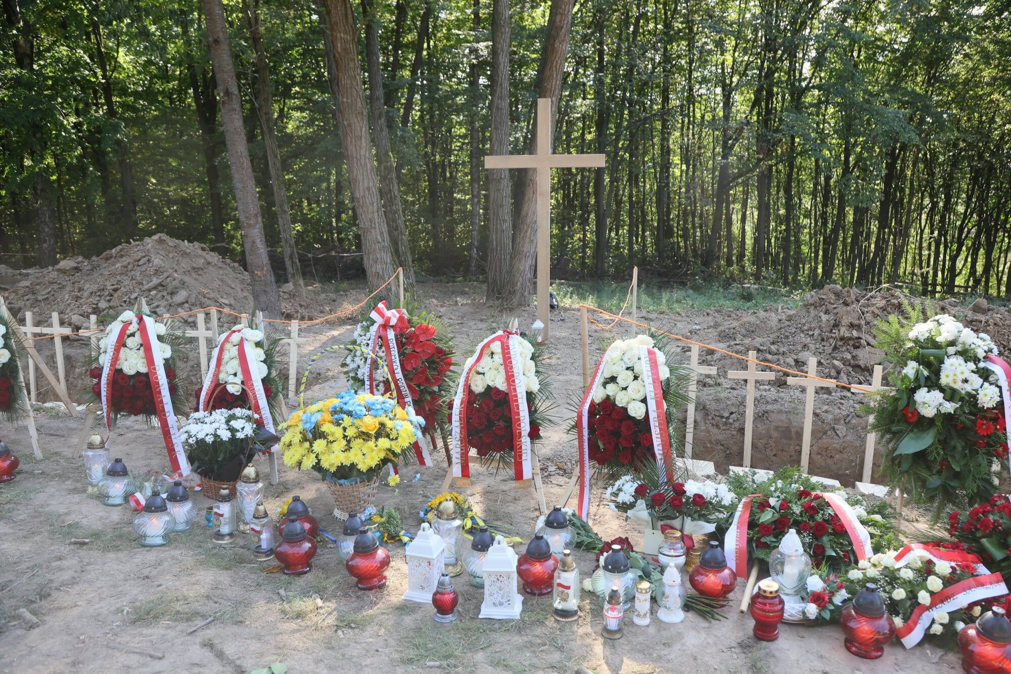 Pogrzeb ofiar rzezi wołyńskiej w Puźnikach.