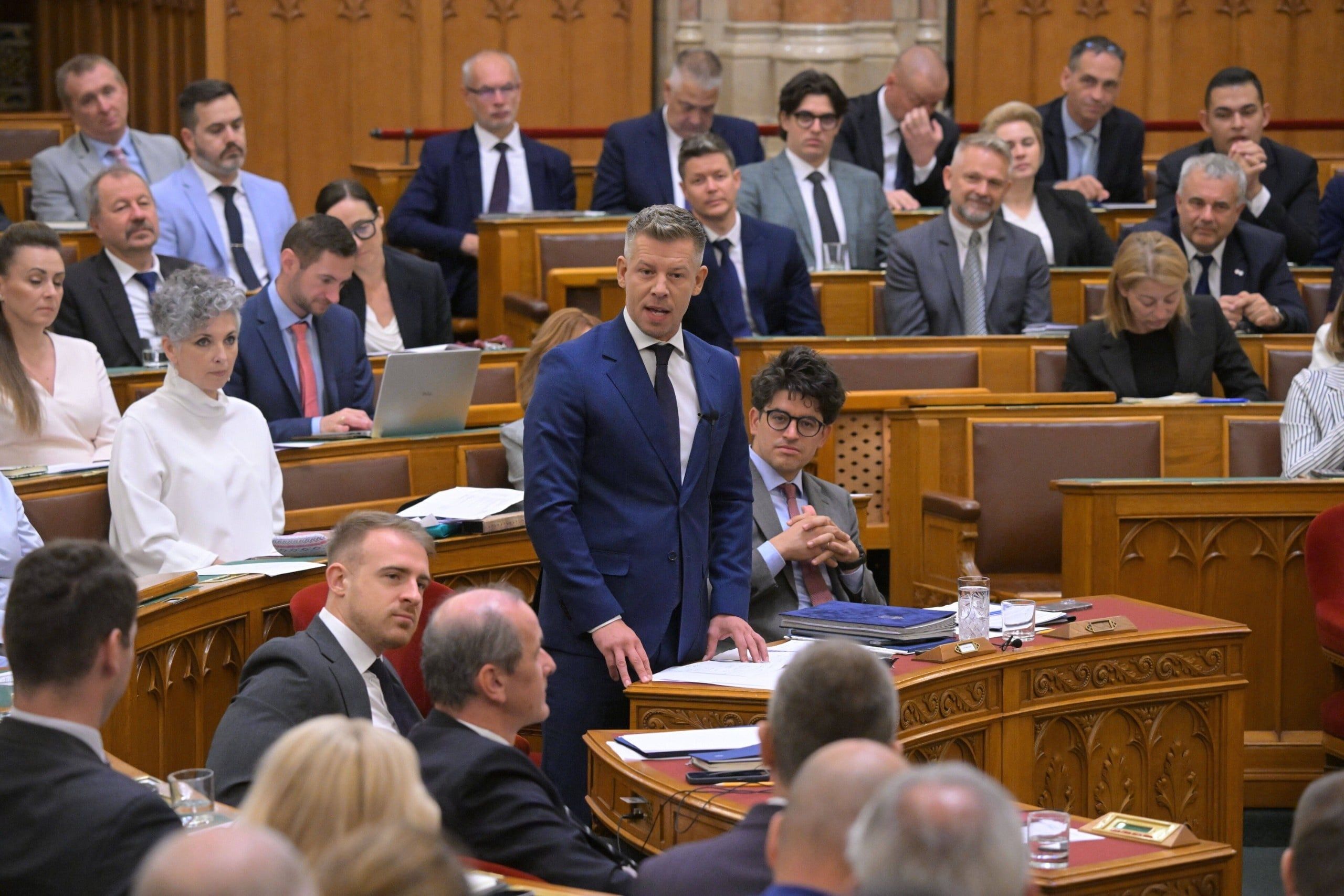 Premier Węgier Peter Magyar w parlamencie