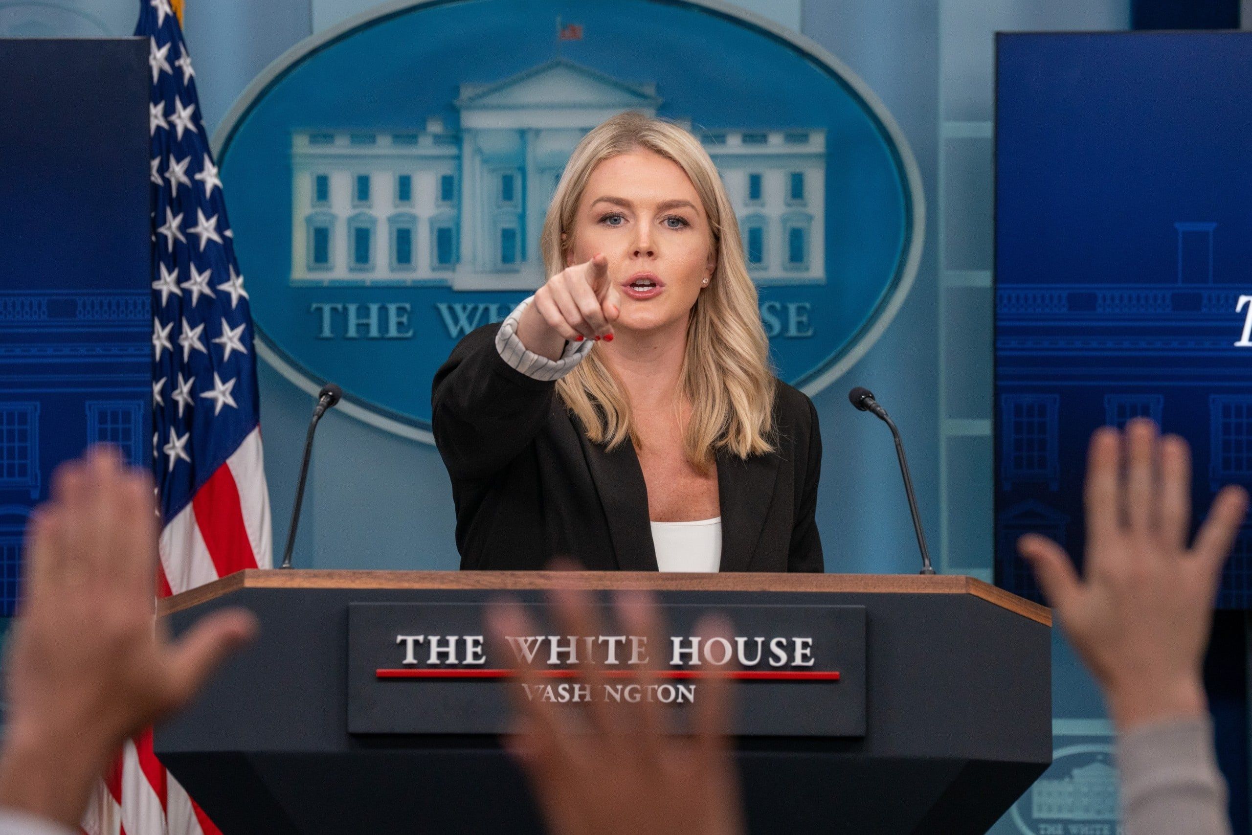 Karoline Leavitt rezygnuje ze stanowiska w Białym Domu. Trump wyjaśnia