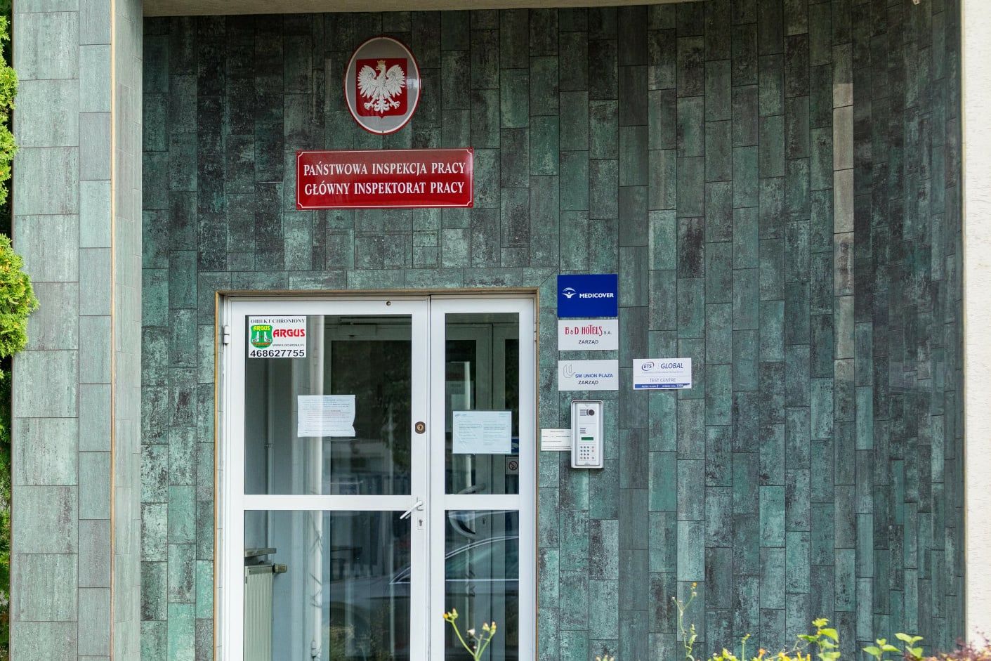 Państwowa Inspekcja Pracy od 8 lipca wydała 121 poleceń potwierdzających zatrudnienie na podstawie umowy o pracę