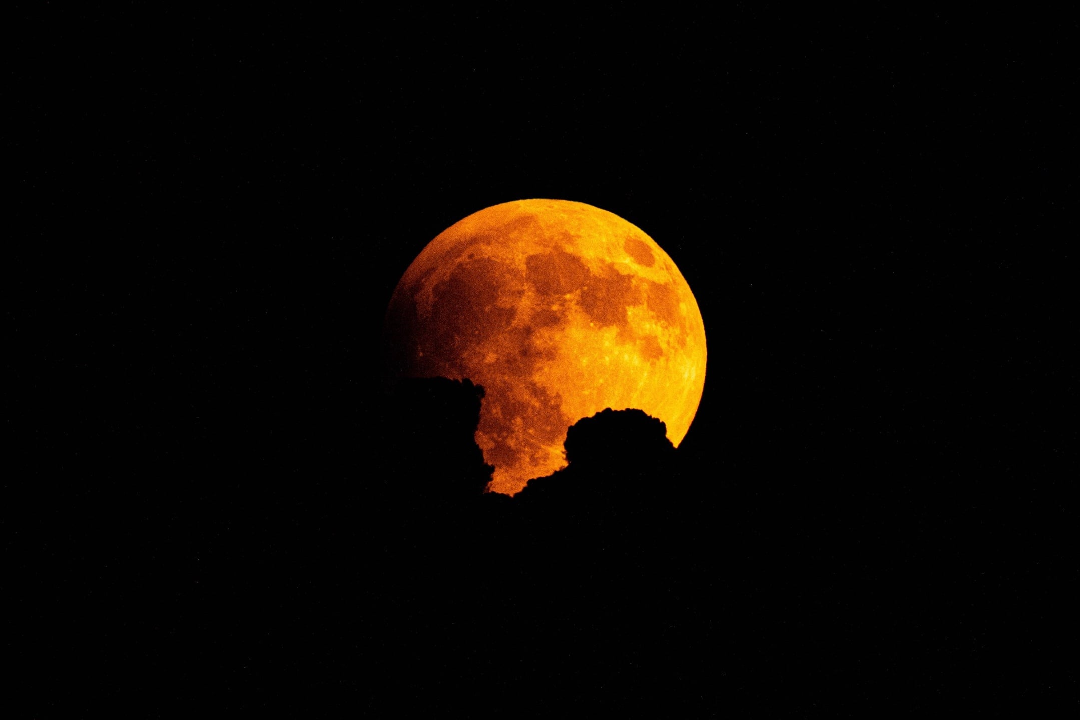 Krwawy Księżyc nad Karamanem.