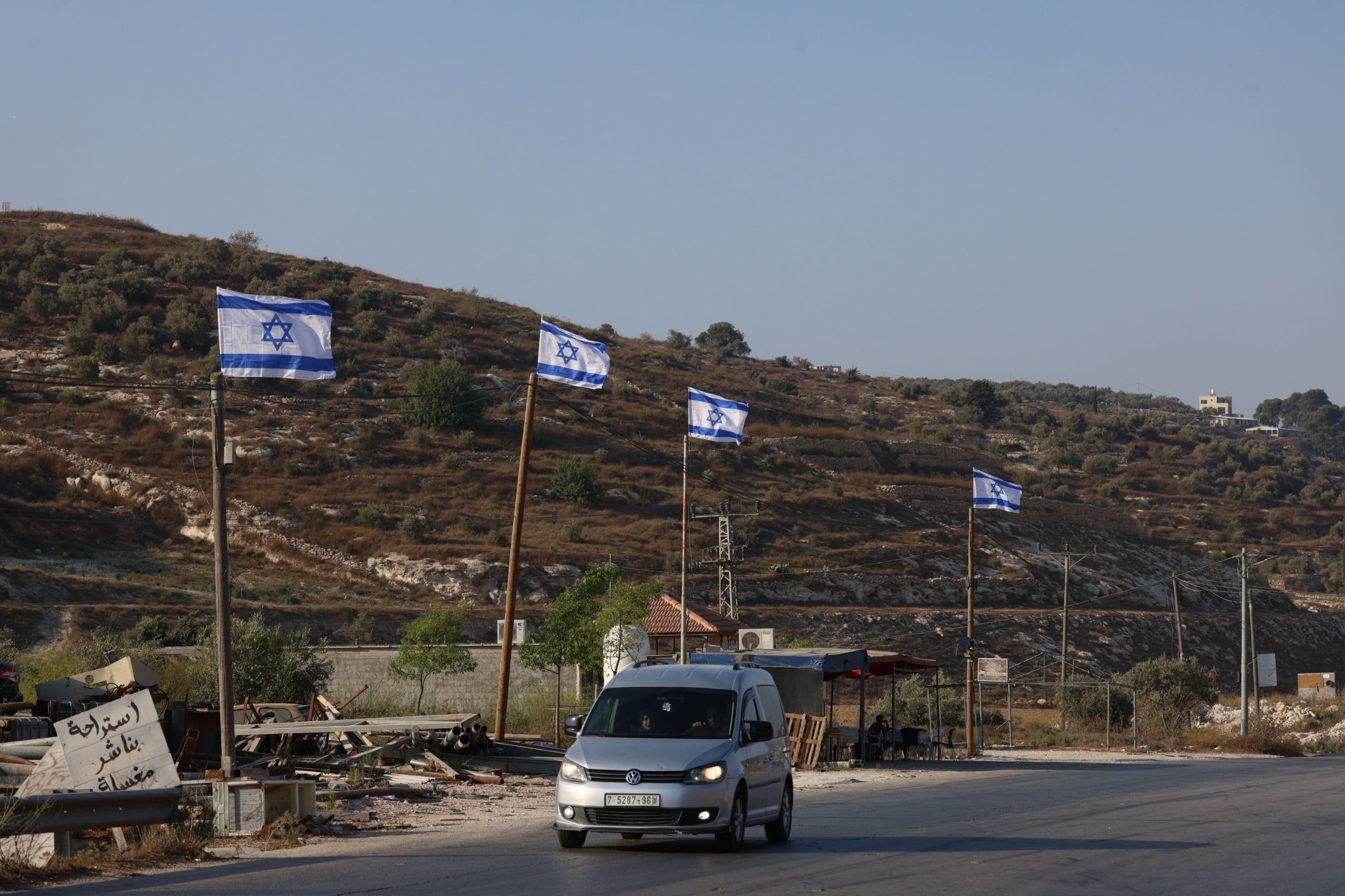 Israeli settlers return to settlement in Kadim
