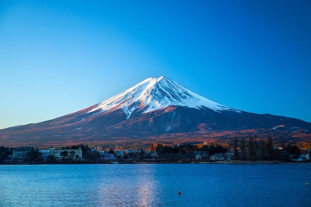 Beautiful,Landscape,Of,Mount,Fuji,With,The,Top,Covered,With