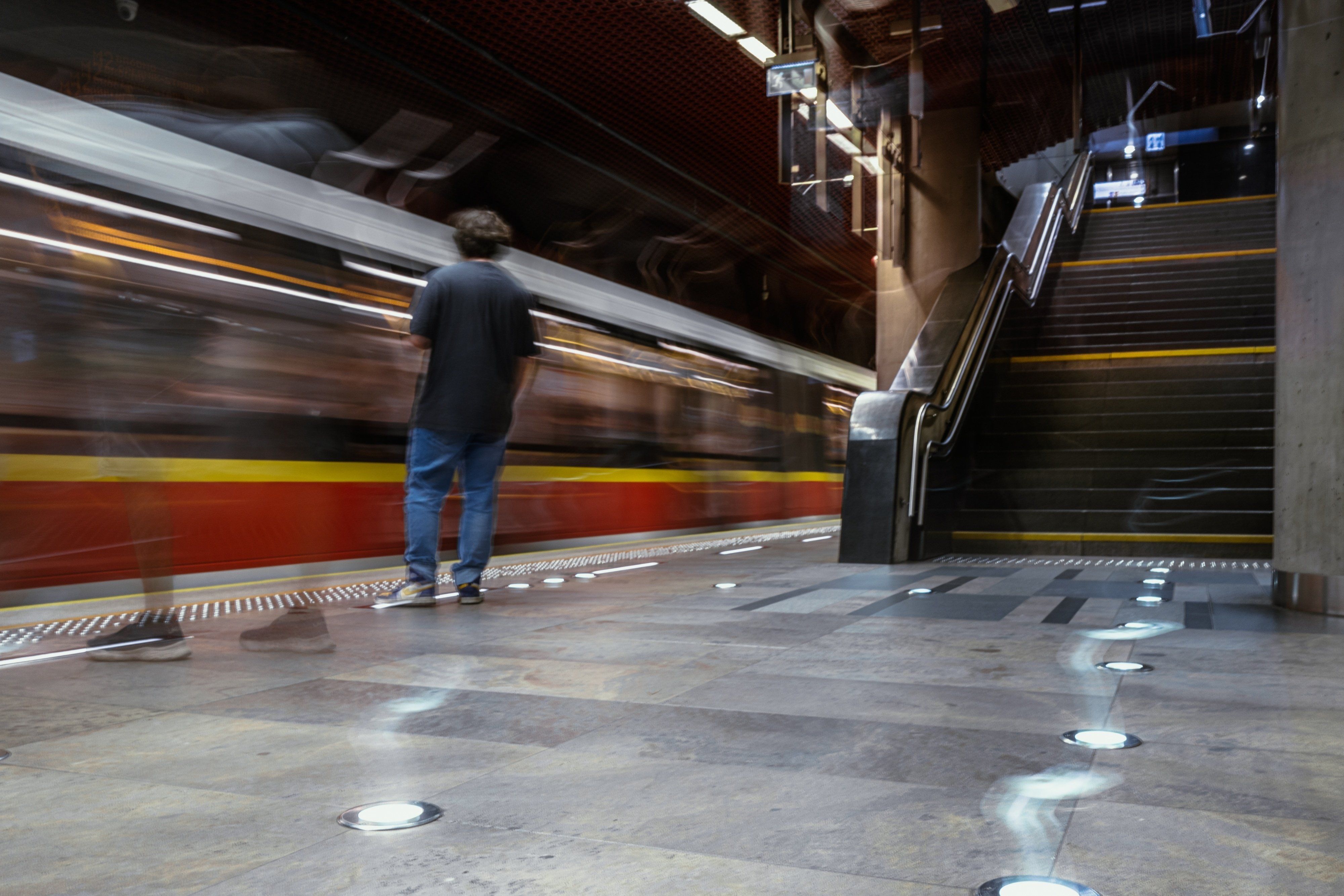 Taniej zeskrobać kogoś z torów niż odpowiednio zabezpieczyć warszawskie metro